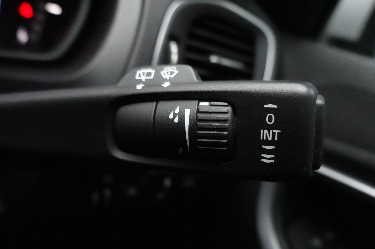 Volvo V40 - Image 40