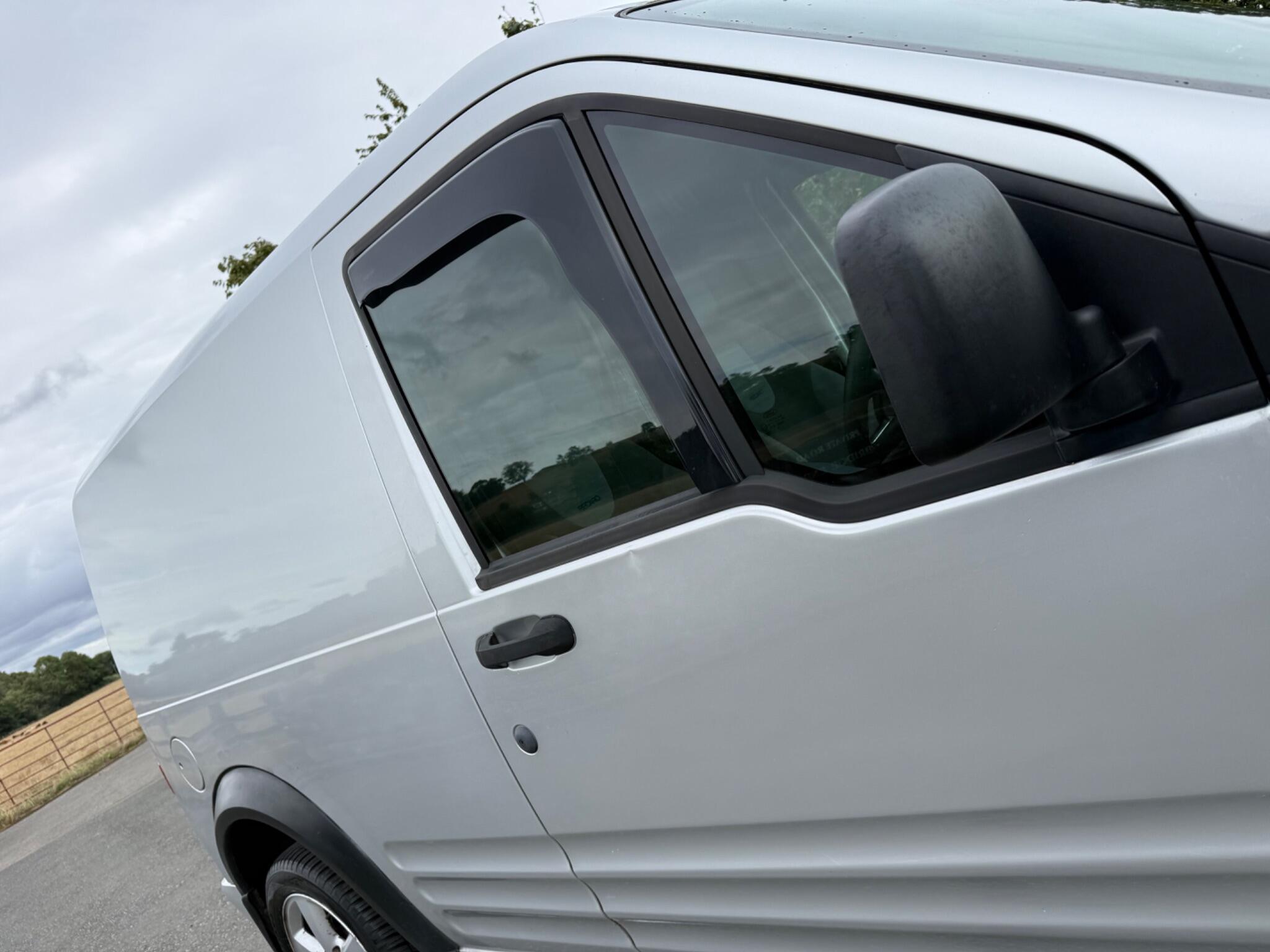 Ford Transit Connect - Image 18