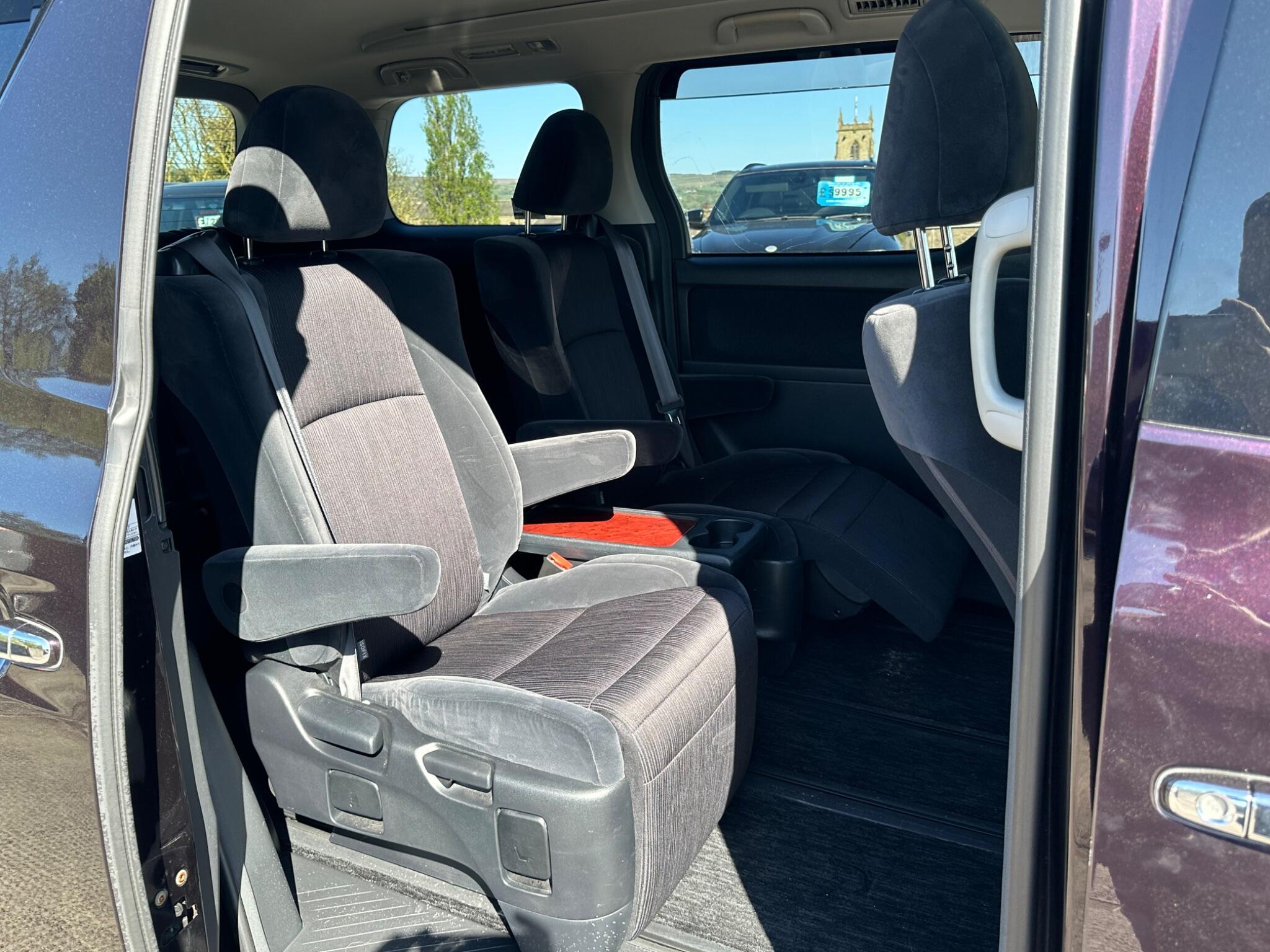 Toyota Vellfire - Image 13