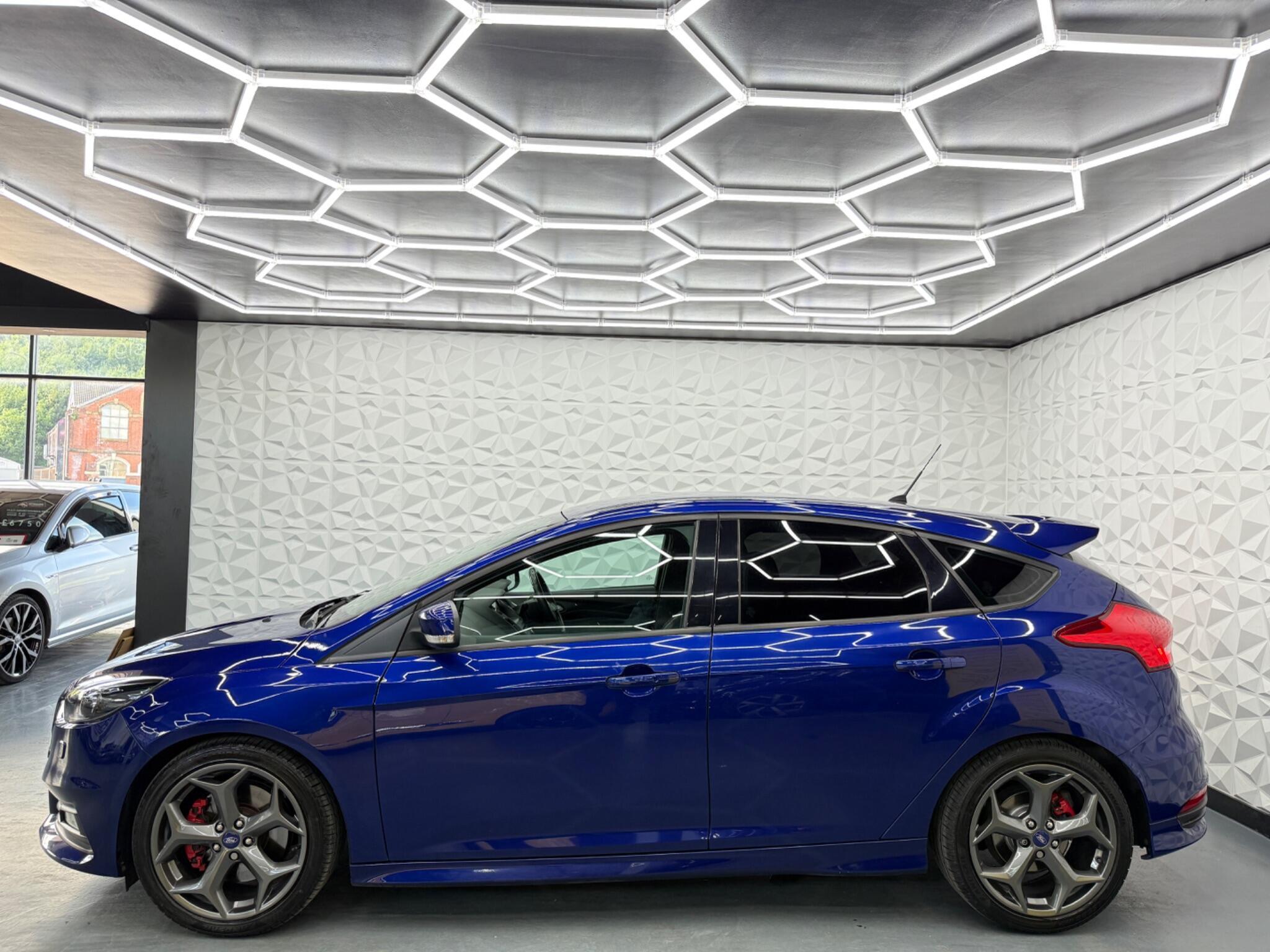 Ford Focus - Image 7