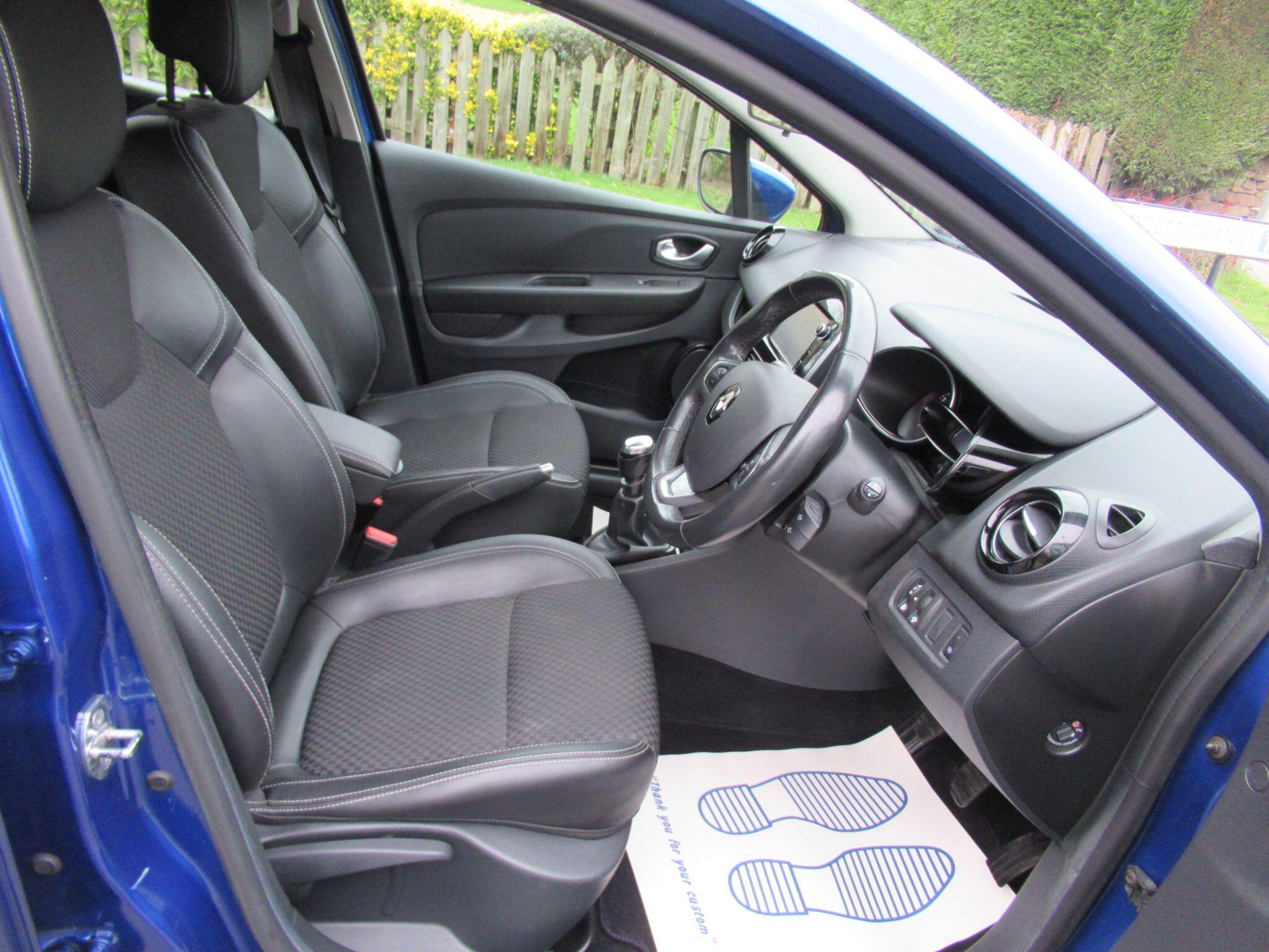 Renault Clio - Image 20