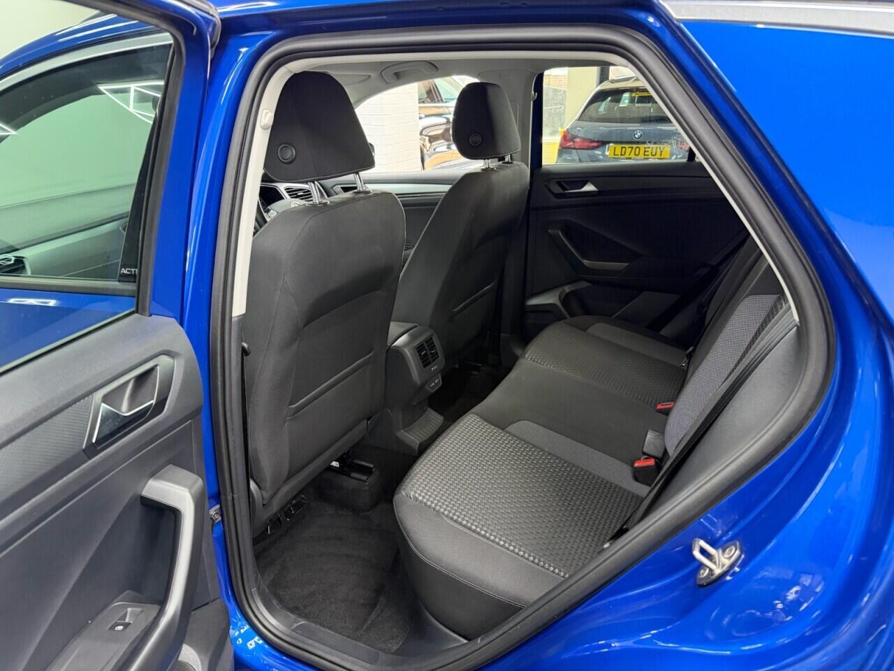 Volkswagen T-Roc - Image 22