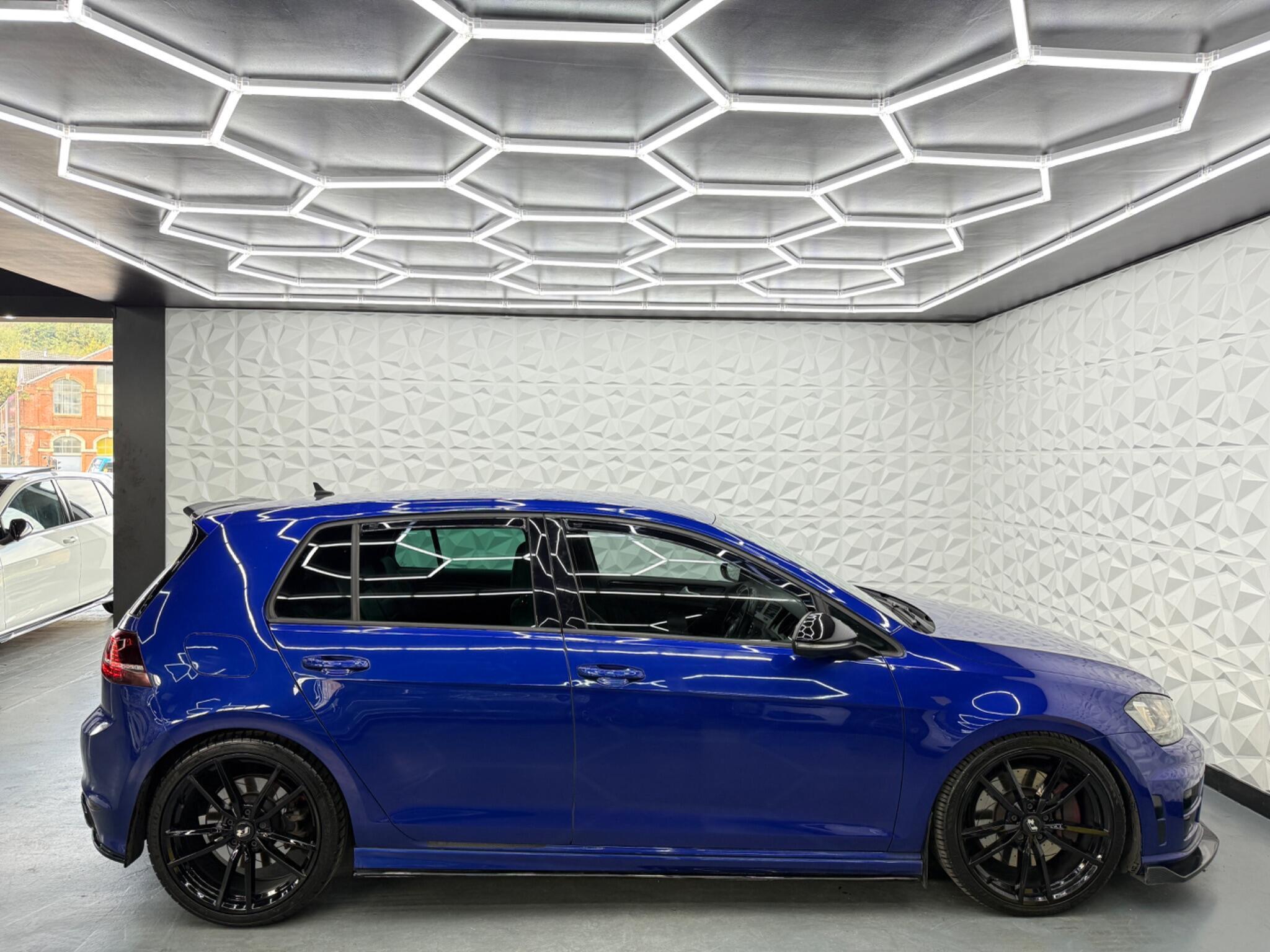 Volkswagen Golf - Image 17