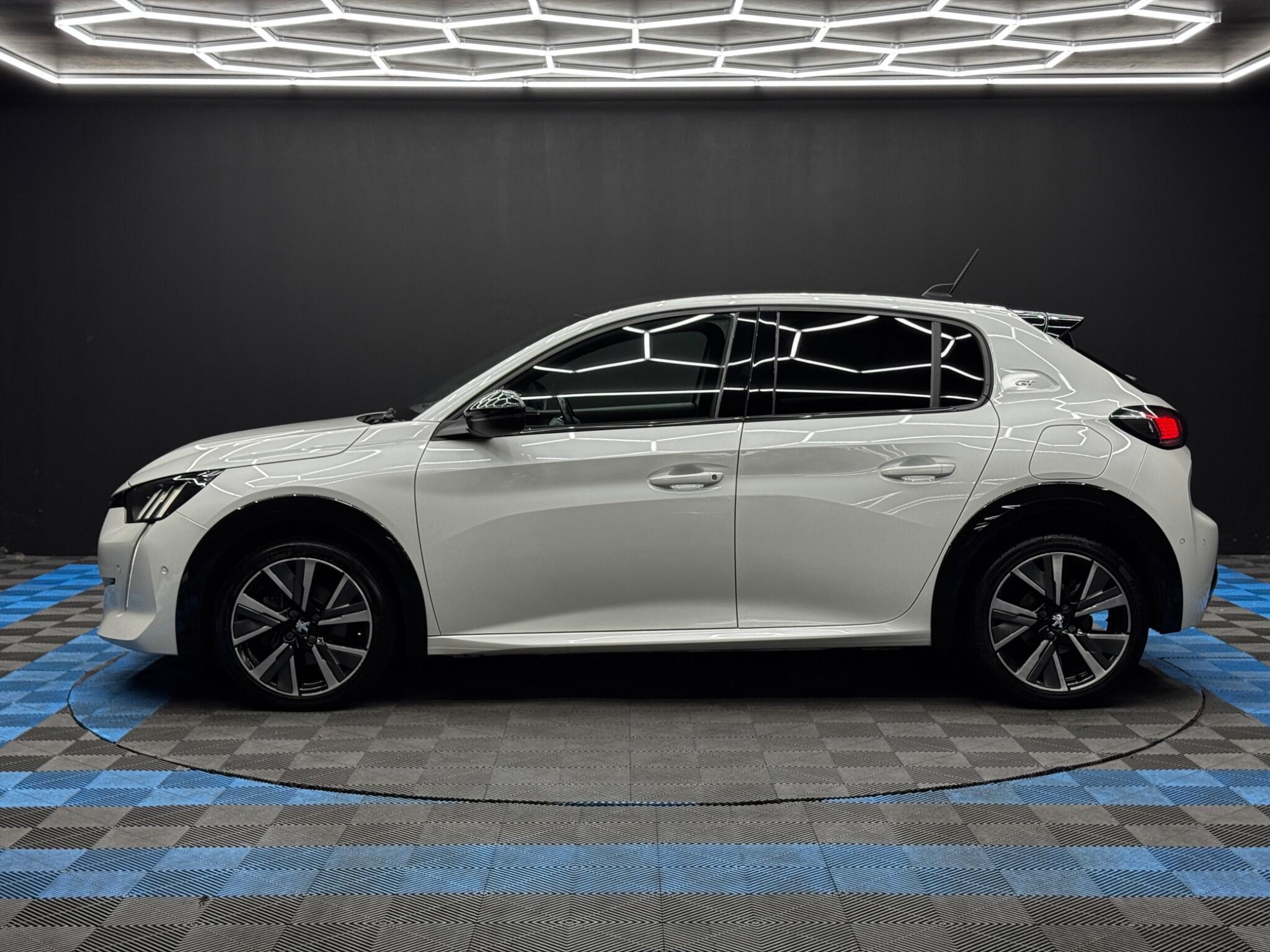 Peugeot 208 - Image 8