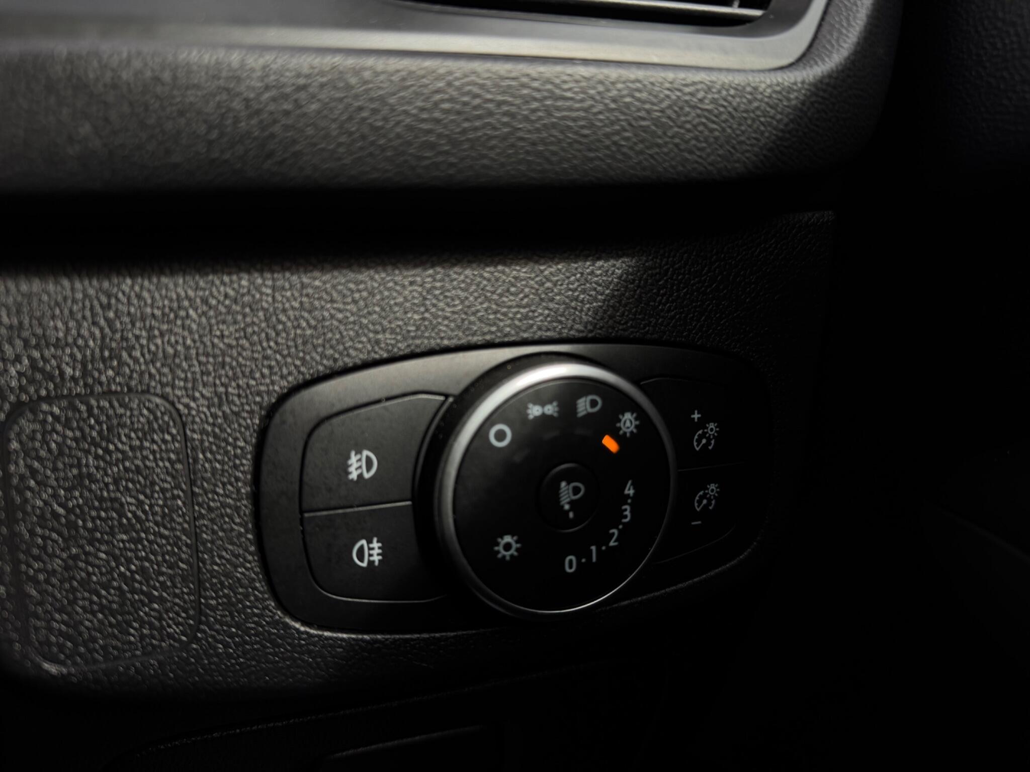 Ford Focus - Image 50