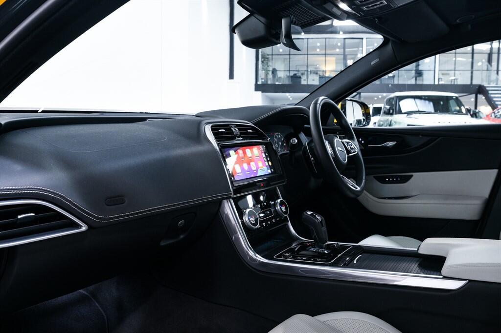 Jaguar XE - Image 16