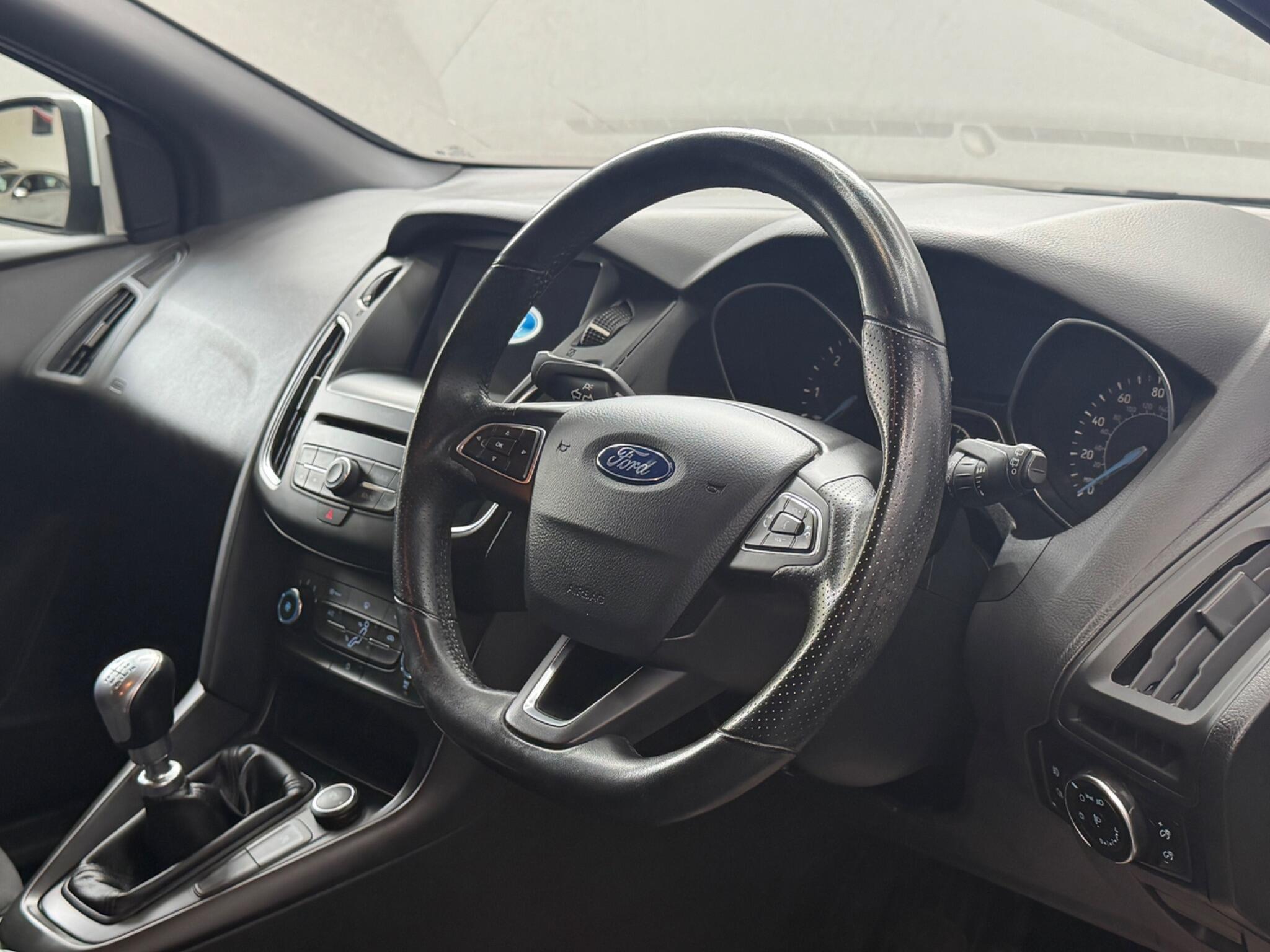 Ford Focus - Image 15