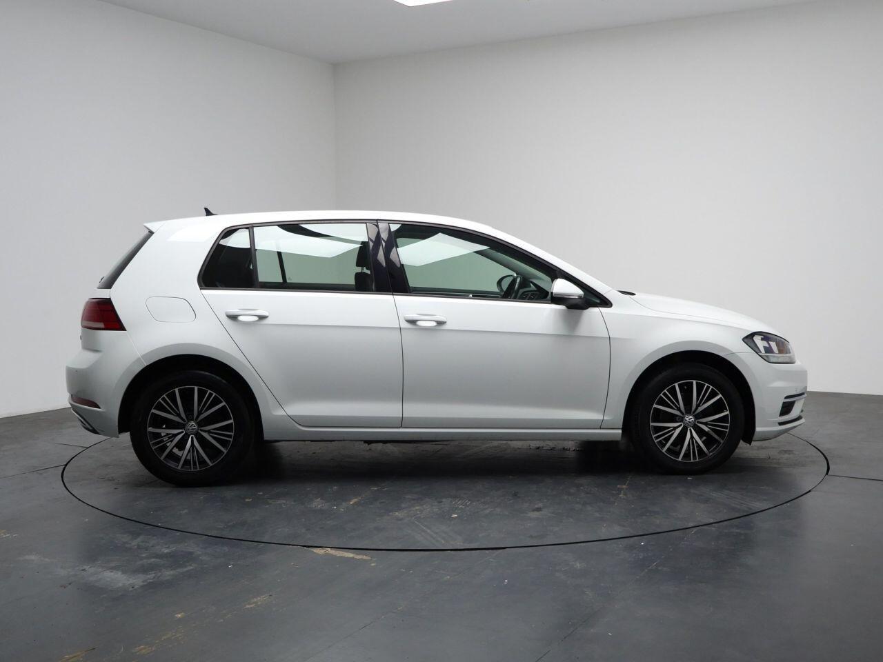 Volkswagen Golf - Image 14