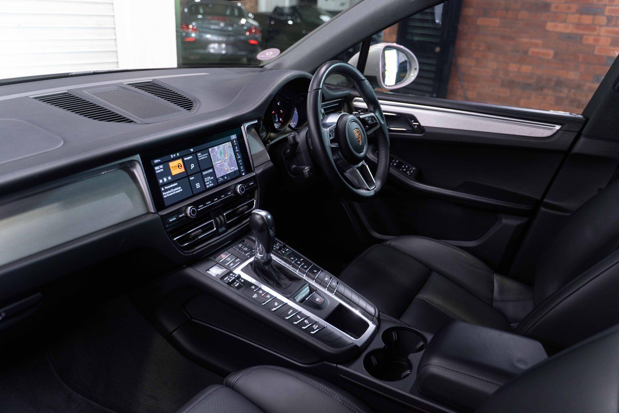 Porsche Macan - Image 10