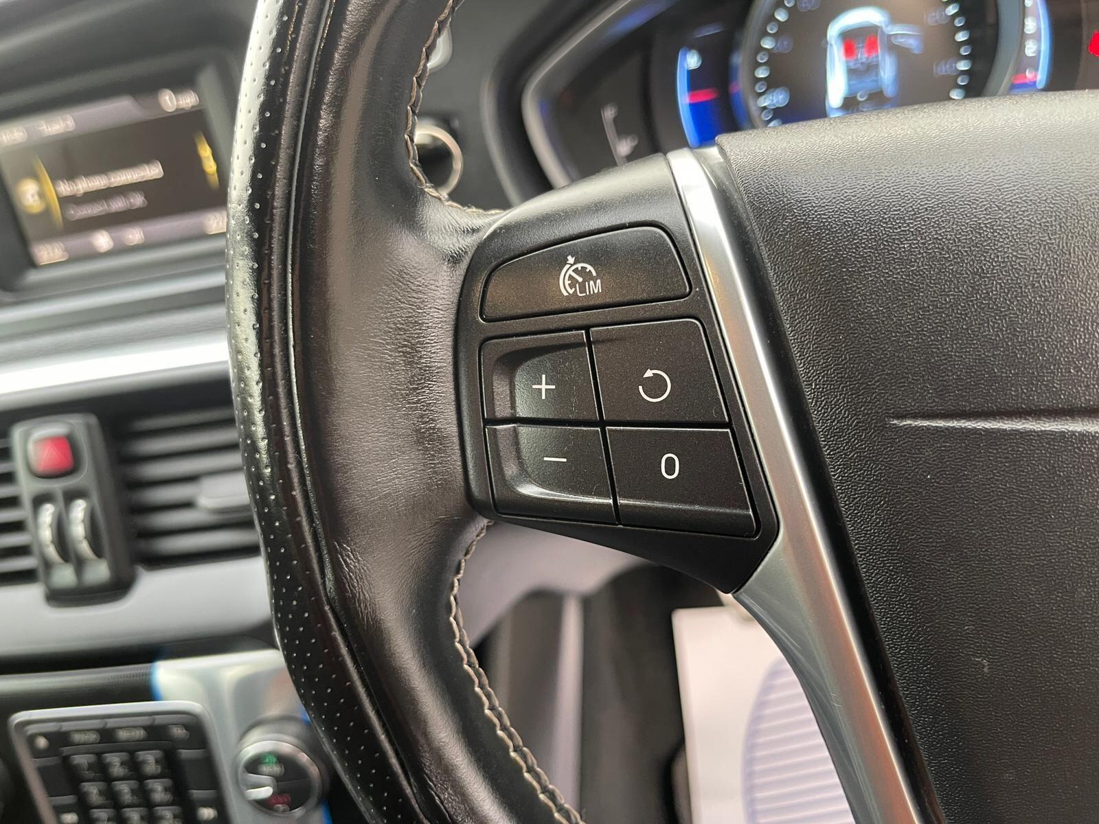 Volvo V40 - Image 30