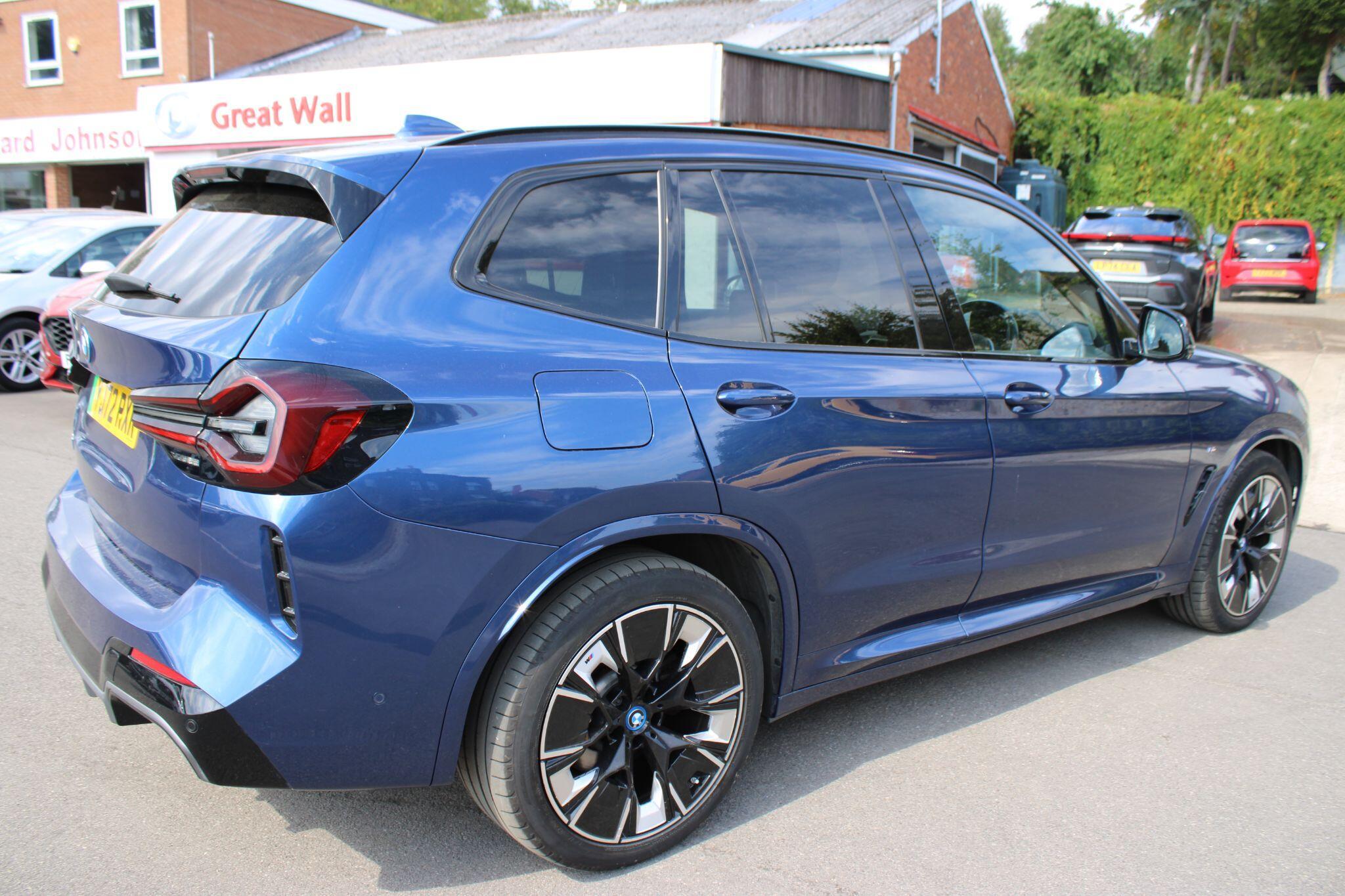 BMW iX3 - Image 8