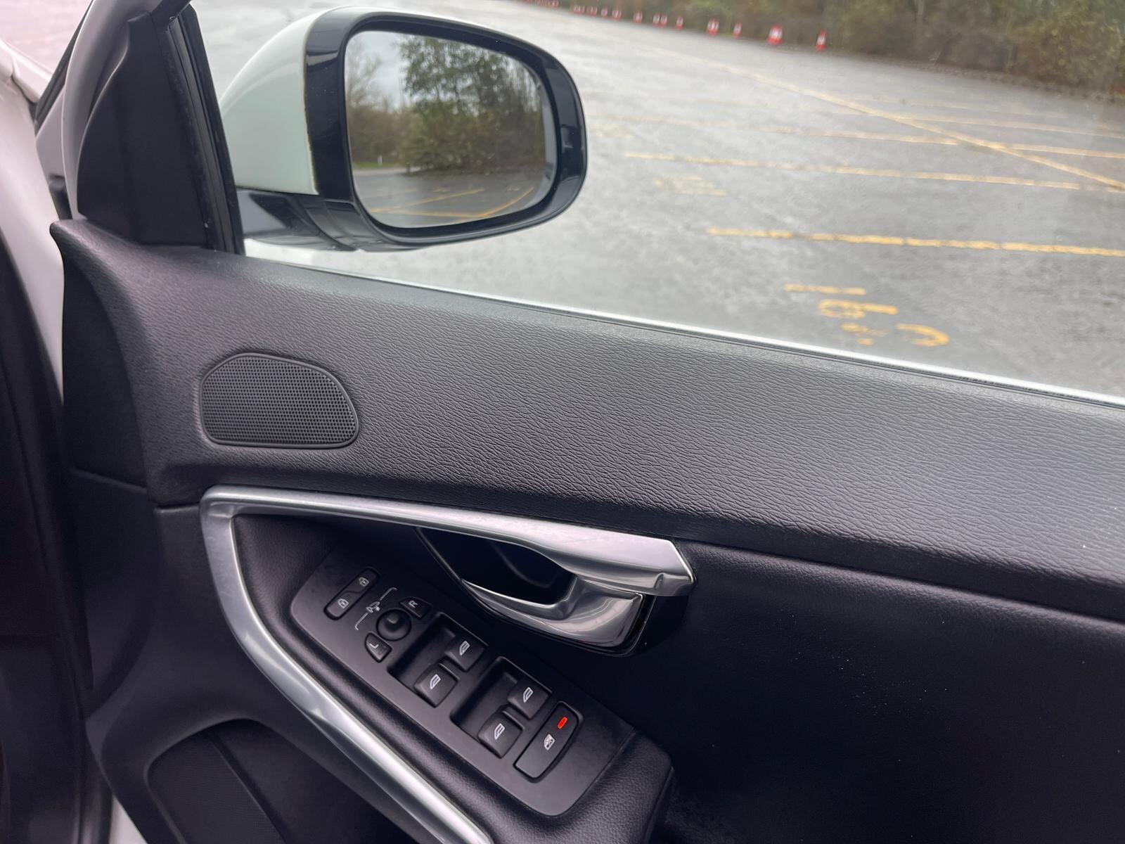 Volvo V40 - Image 33