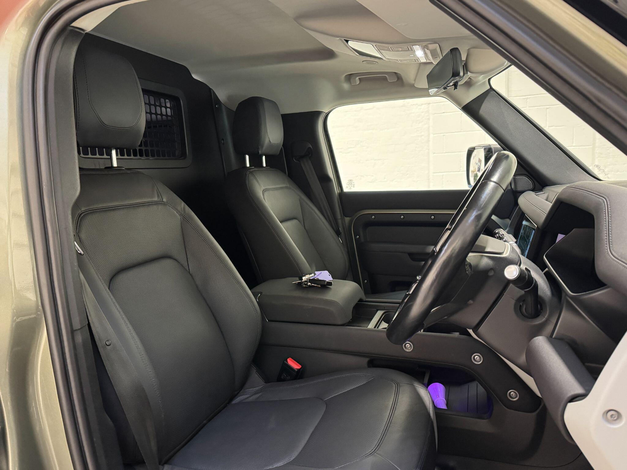 Land Rover Defender 110 - Image 17