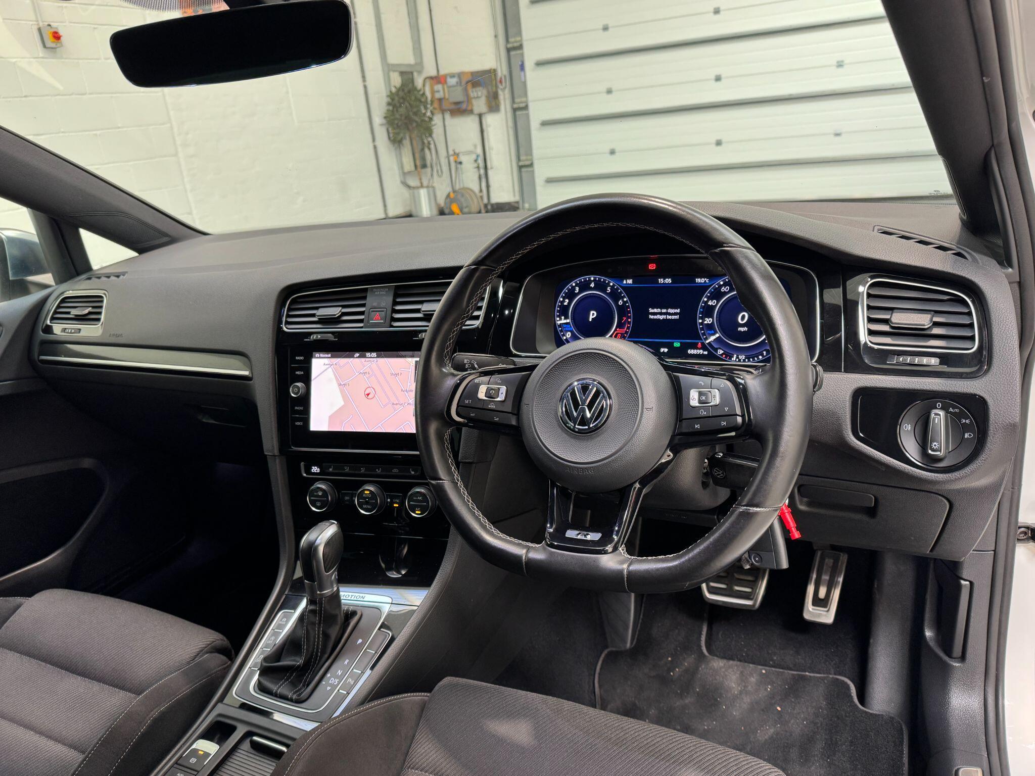 Volkswagen Golf - Image 16