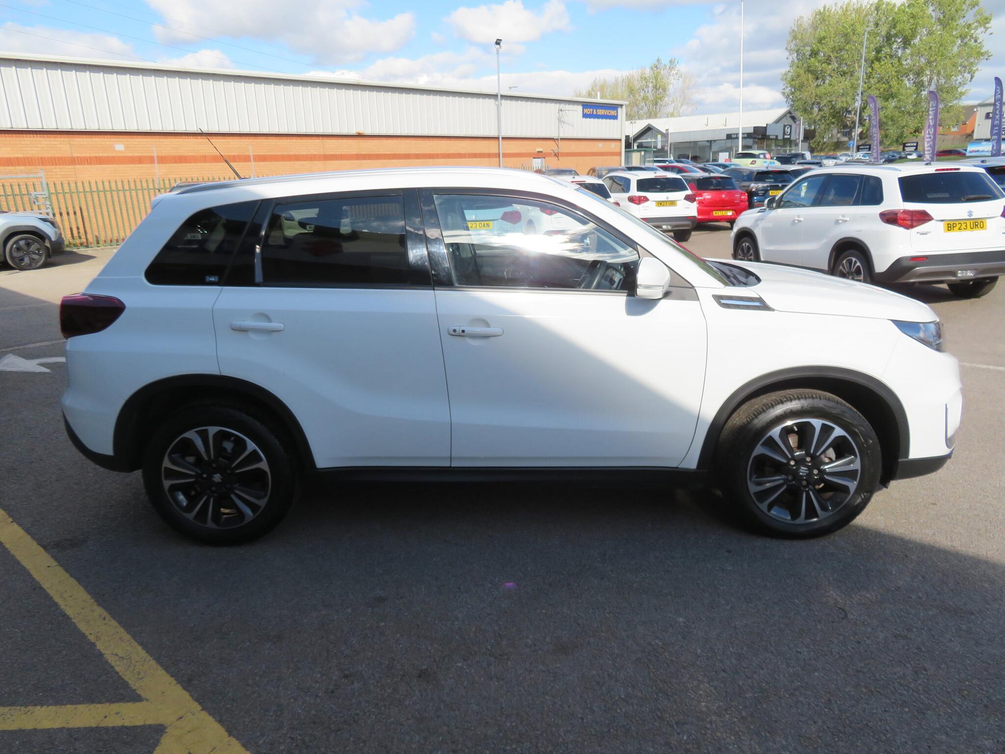 Suzuki Vitara - Image 12