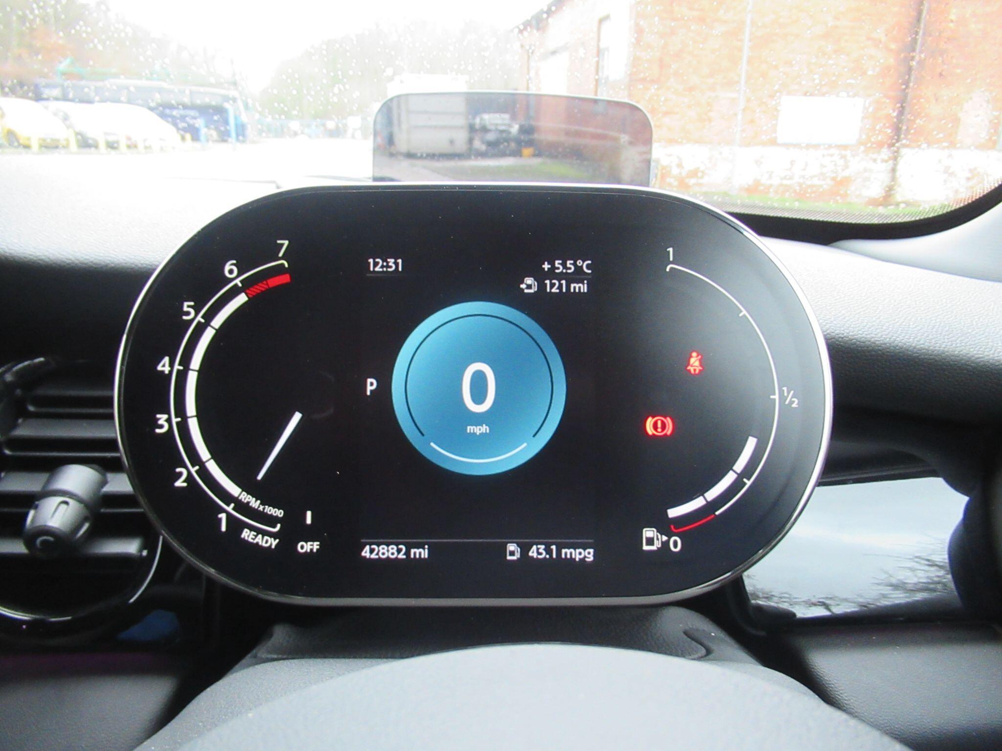 MINI Hatch - Image 29