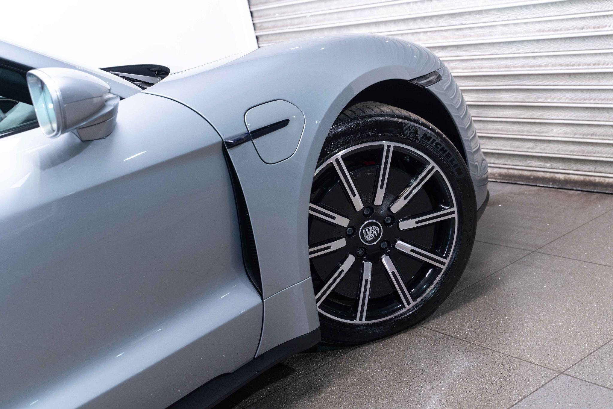 Porsche Taycan - Image 25