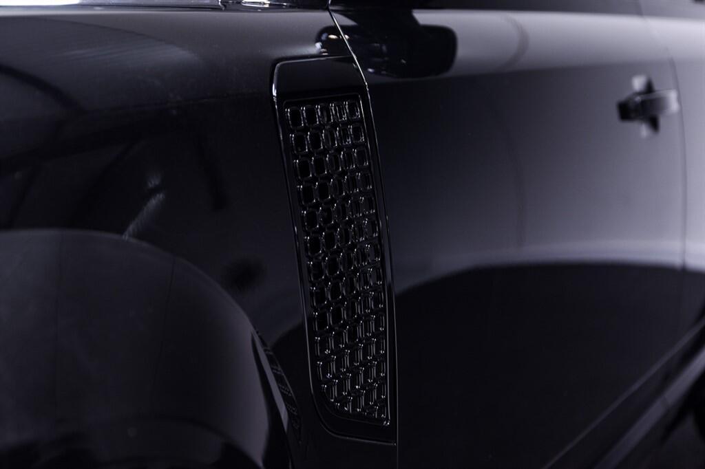 Land Rover Defender 110 - Image 13