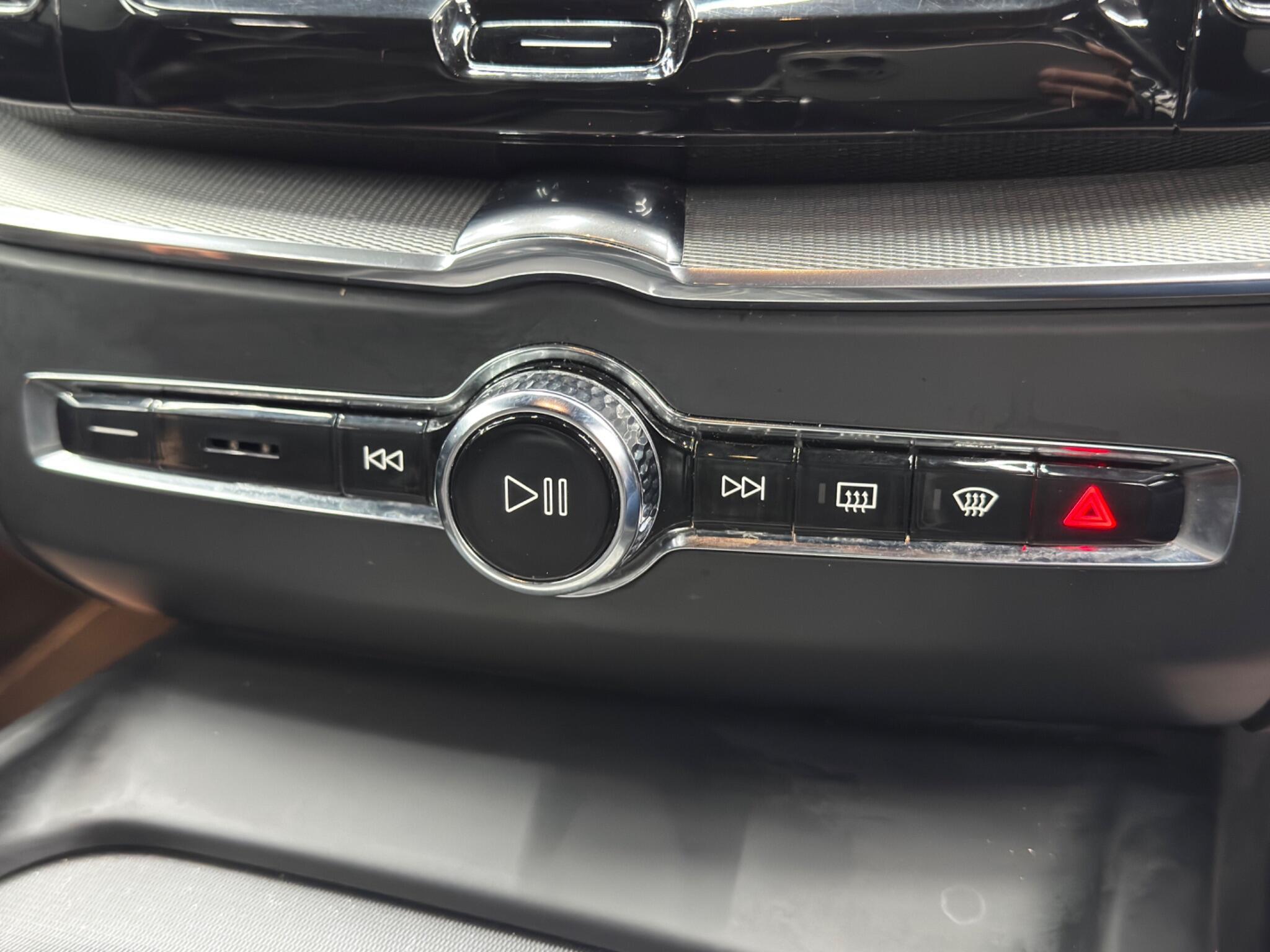 Volvo XC60 - Image 23