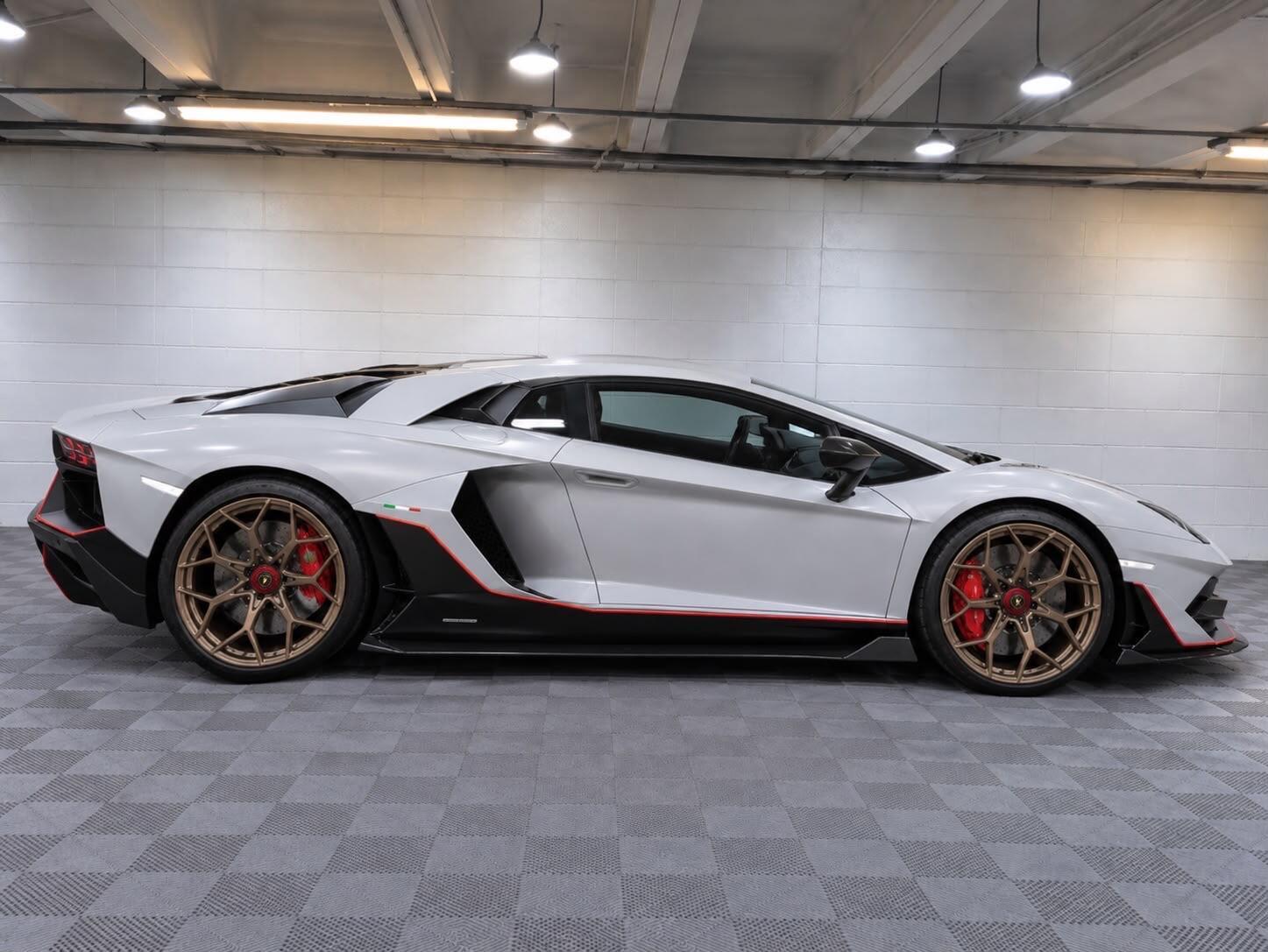 Lamborghini Aventador - Image 4