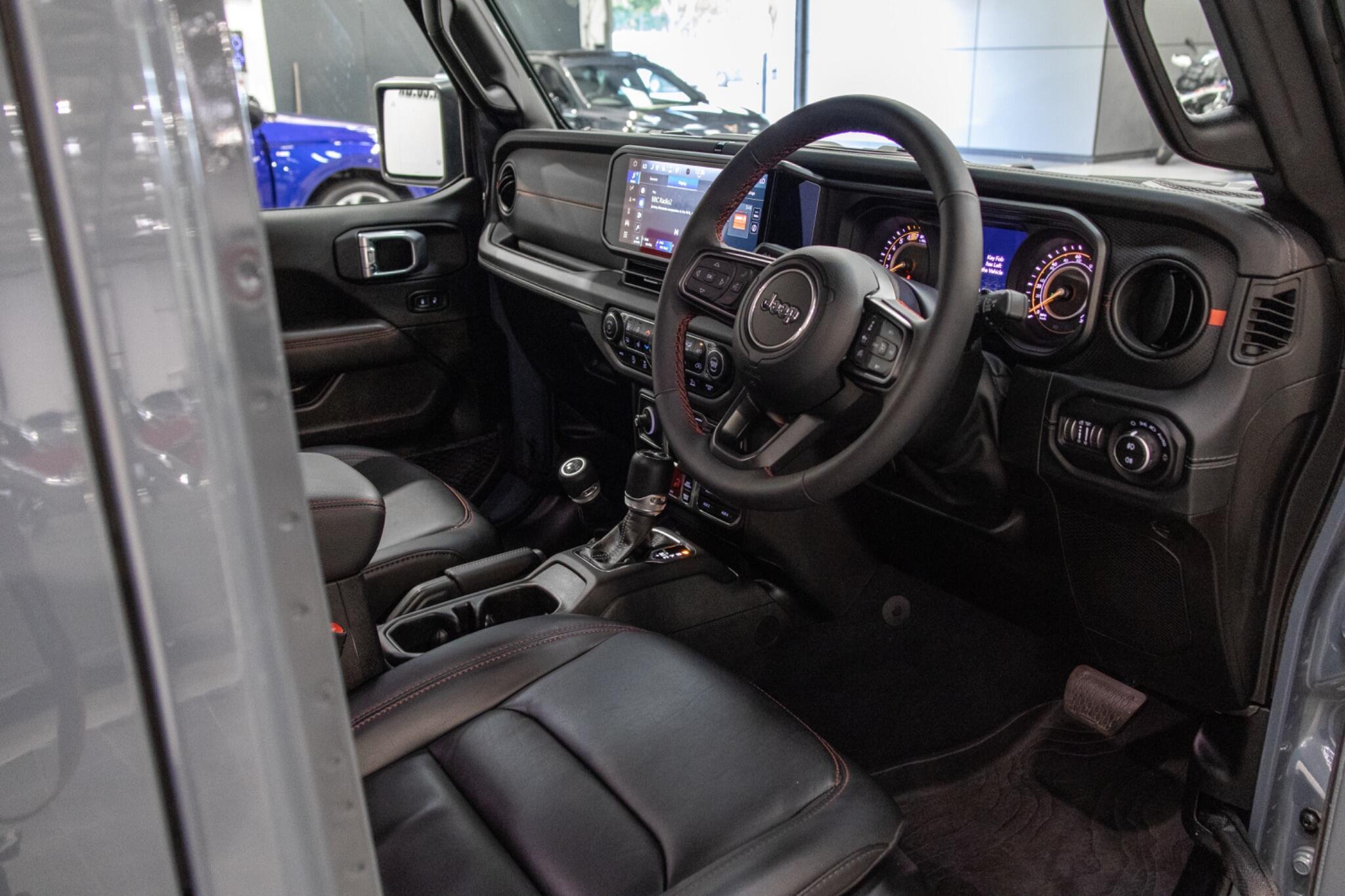 Jeep Wrangler - Image 11