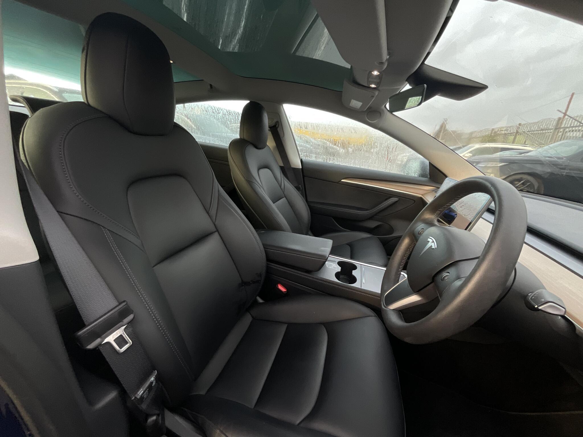 Tesla Model 3 - Image 8