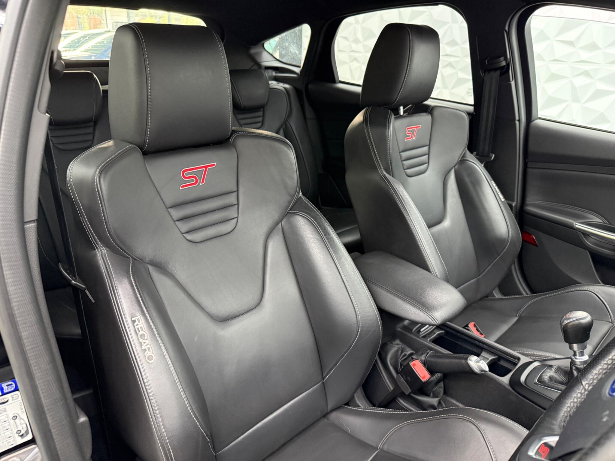 Ford Focus - Image 24