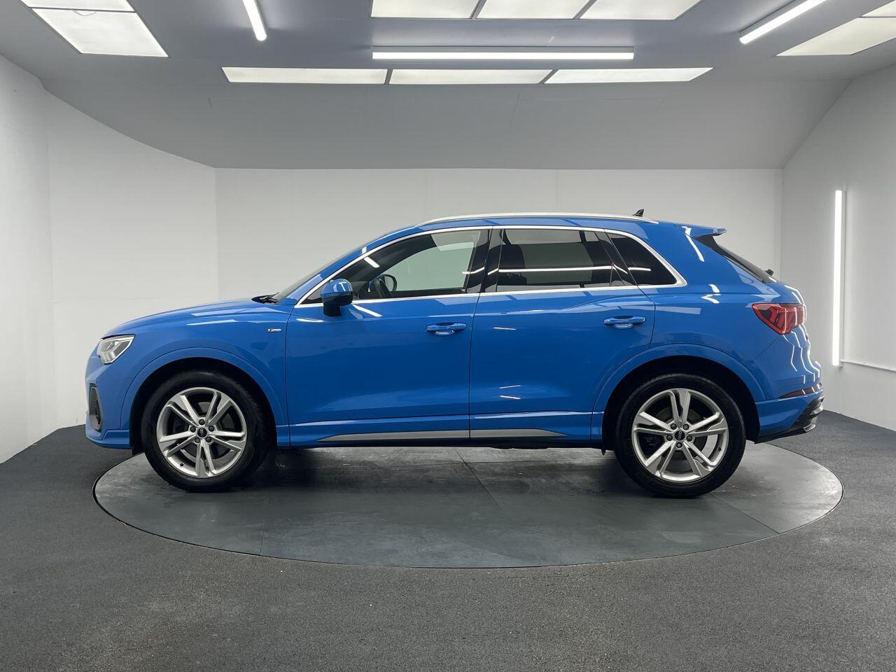Audi Q3 - Image 6