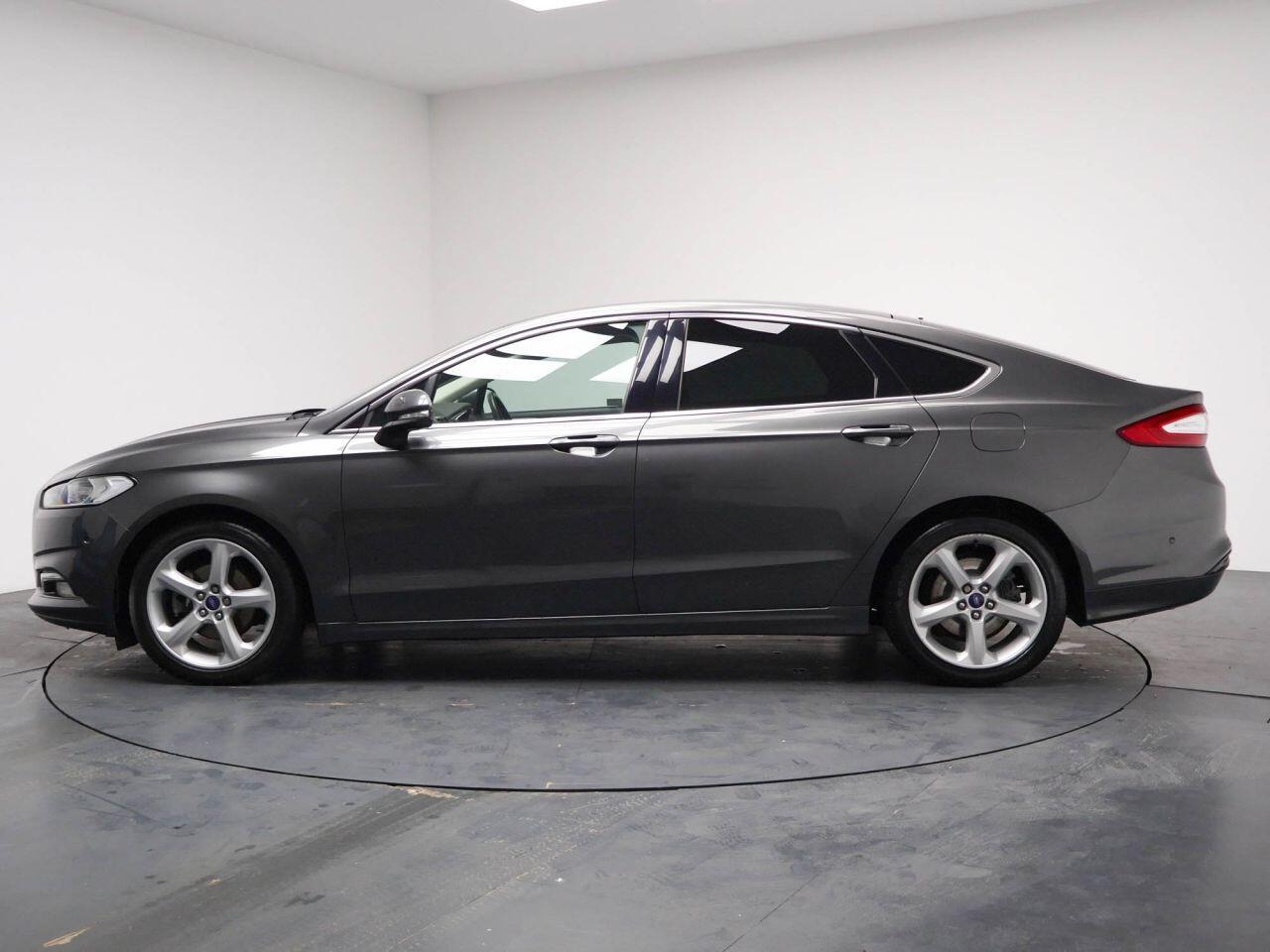 Ford Mondeo - Image 36