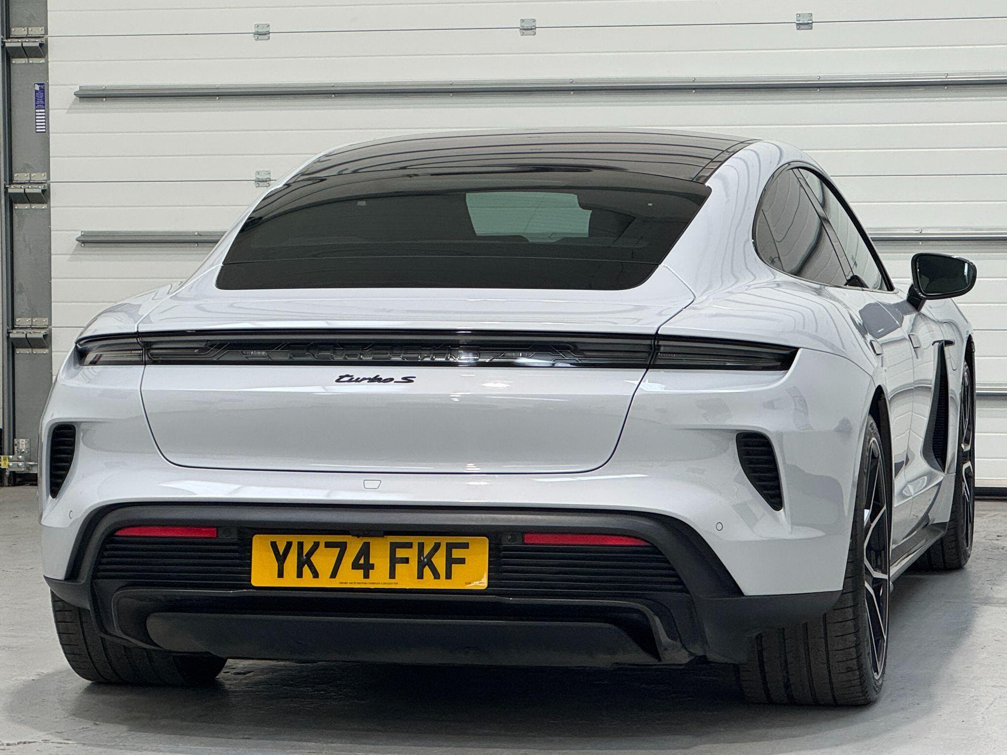 Porsche Taycan - Image 15