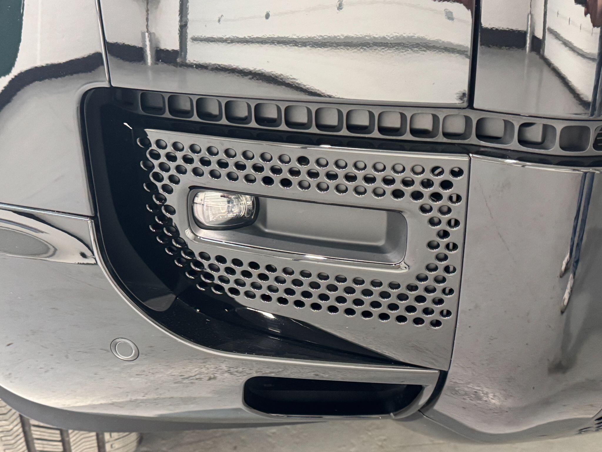 Land Rover Defender 110 - Image 75