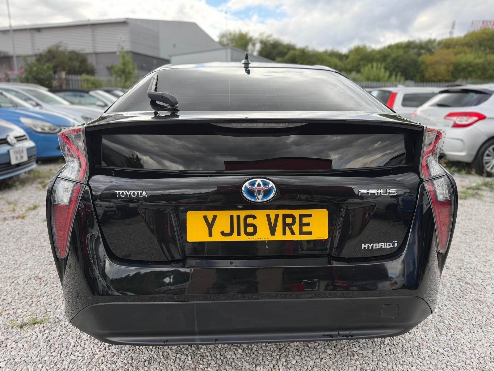Toyota Prius - Image 7