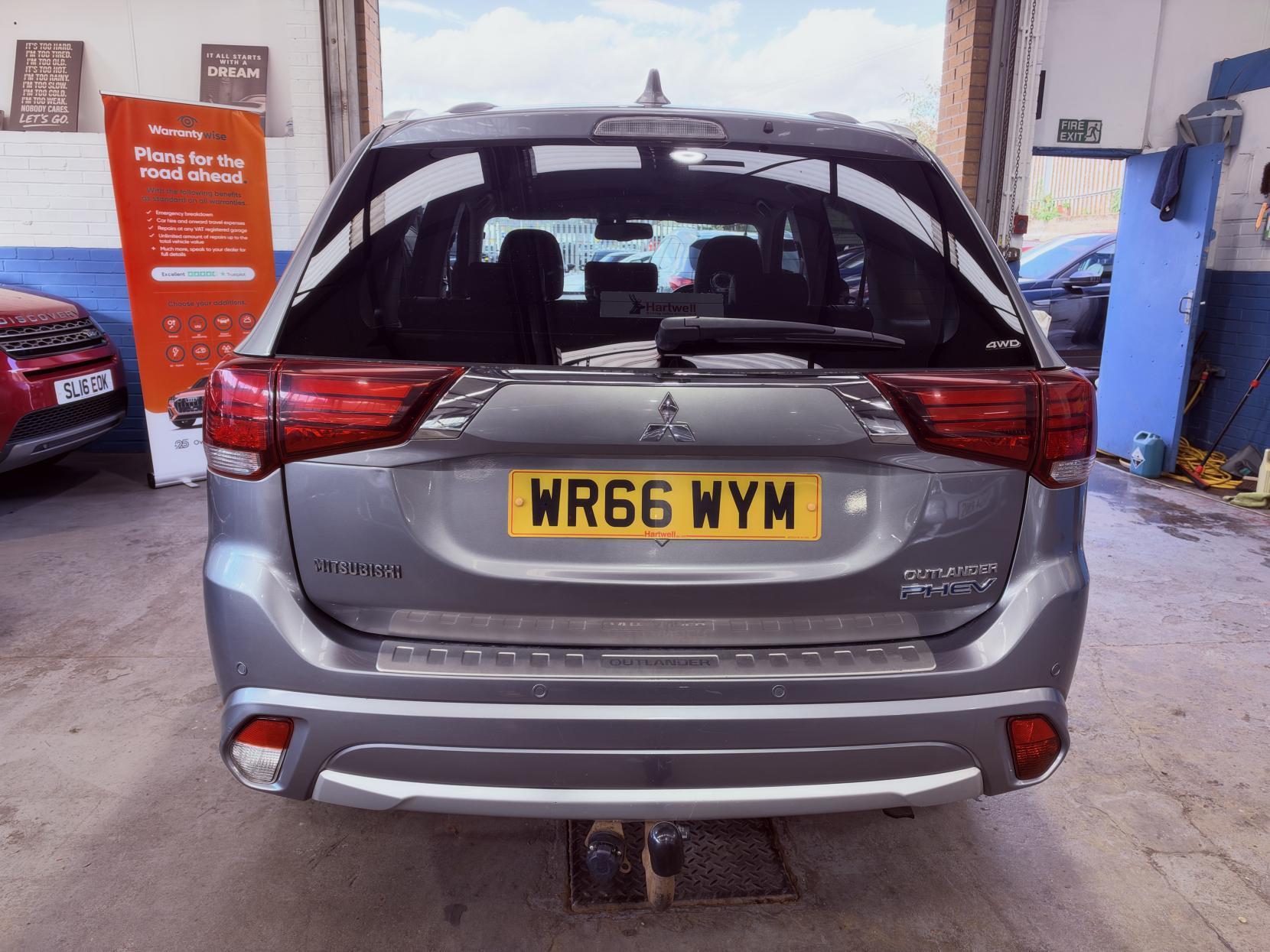 Mitsubishi Outlander - Image 8