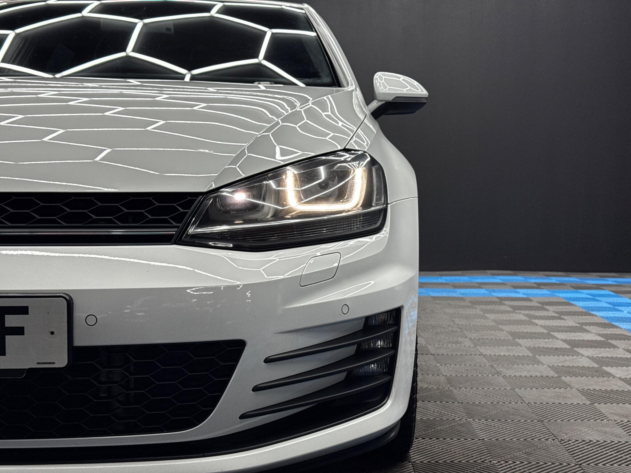 Volkswagen Golf - Image 45