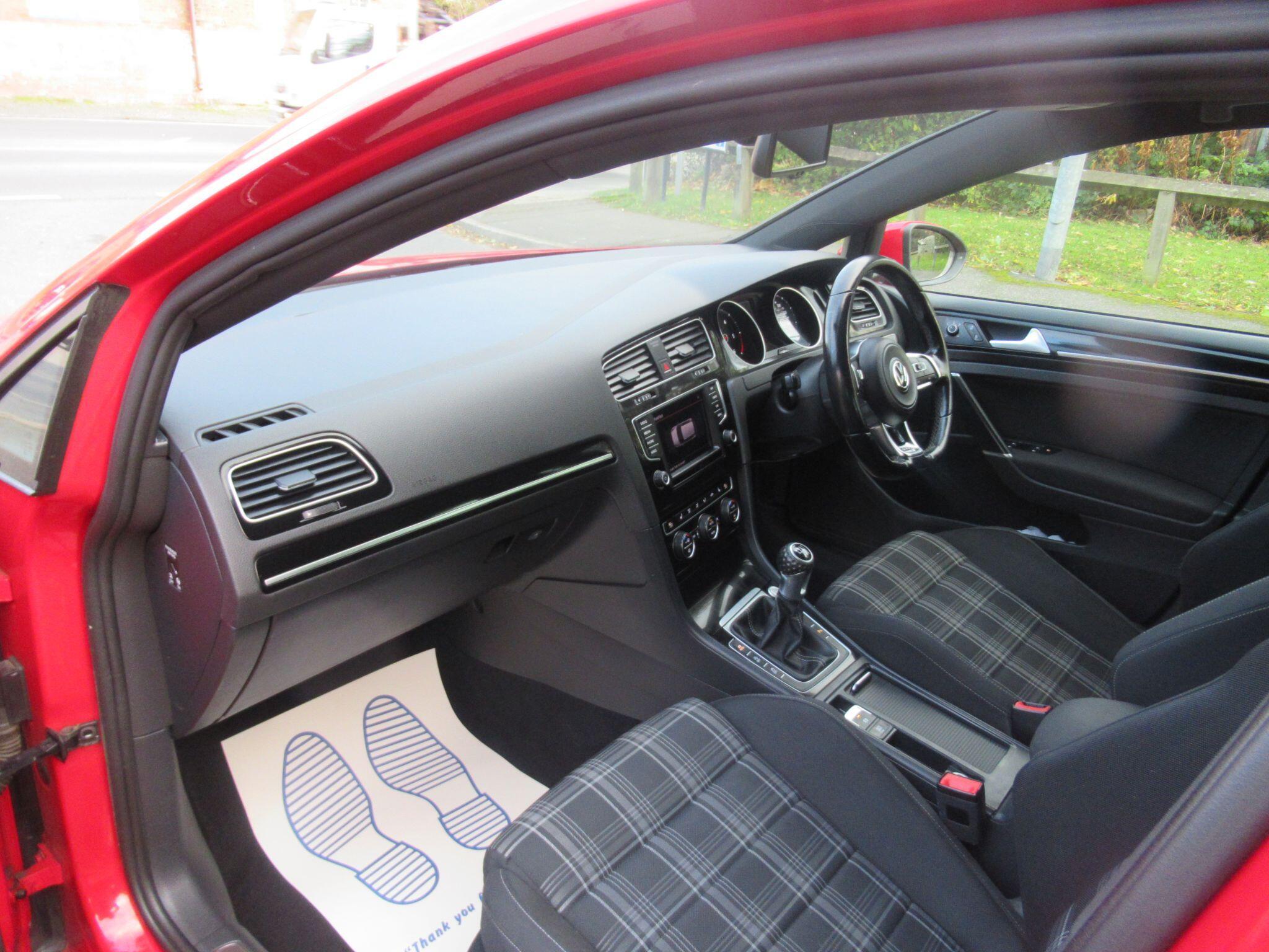 Volkswagen Golf - Image 10