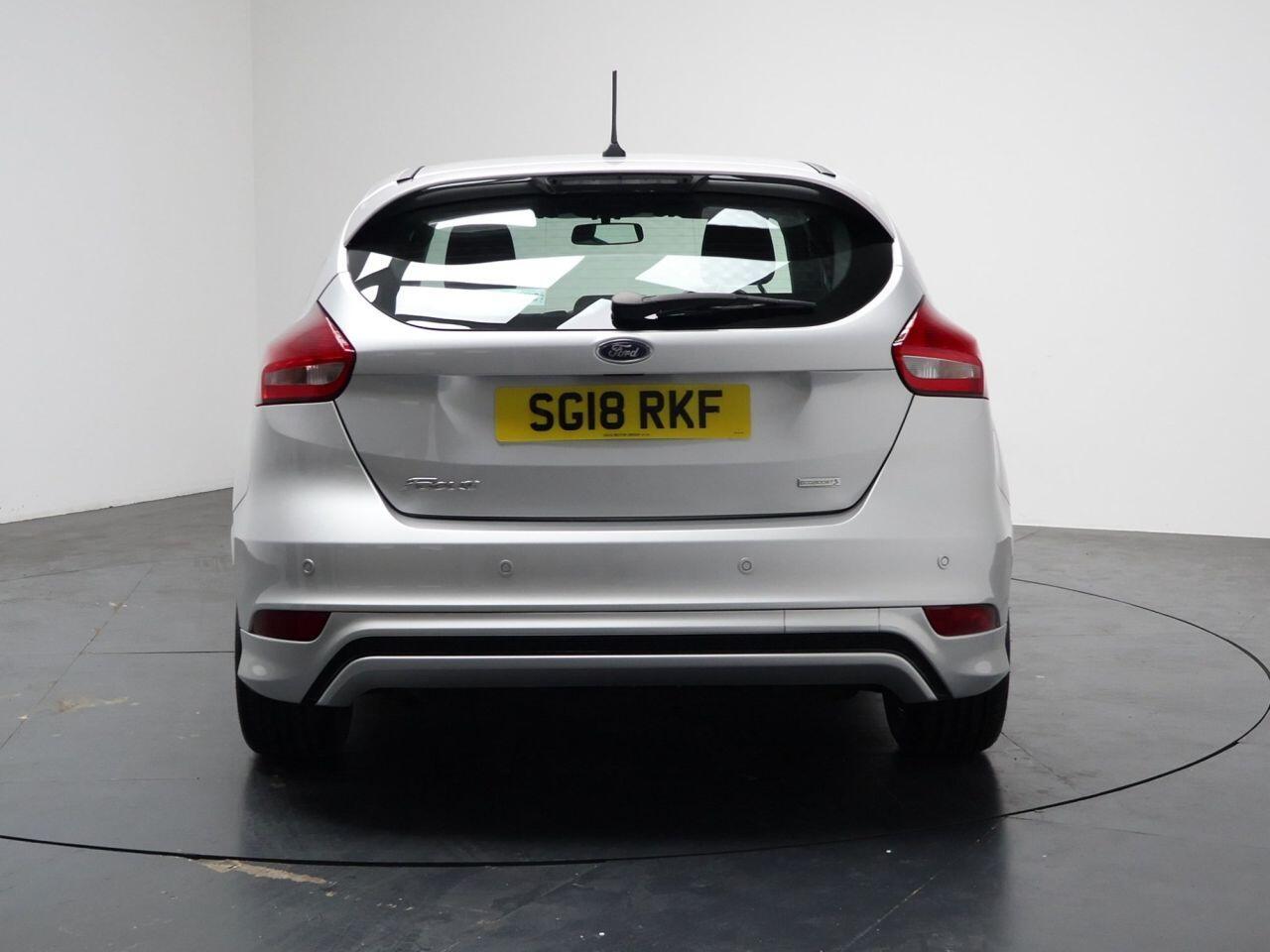 Ford Focus - Image 11