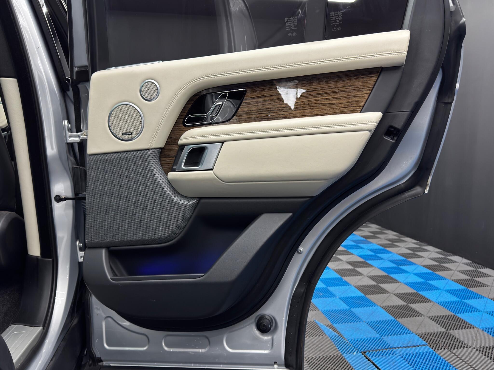 Land Rover Range Rover - Image 39