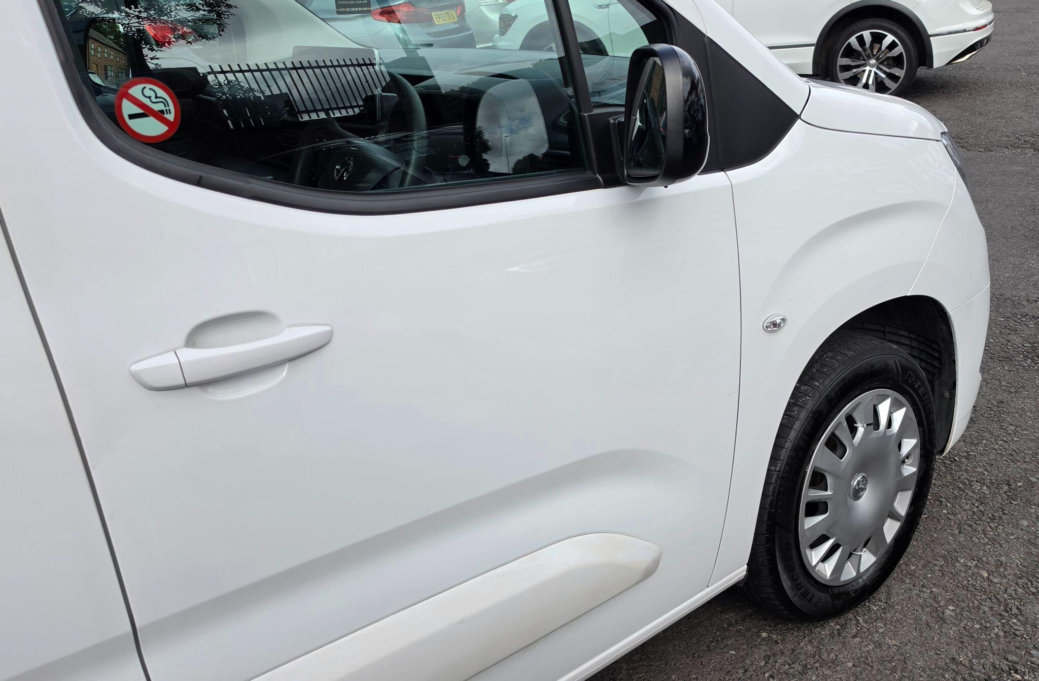 Vauxhall Combo - Image 10