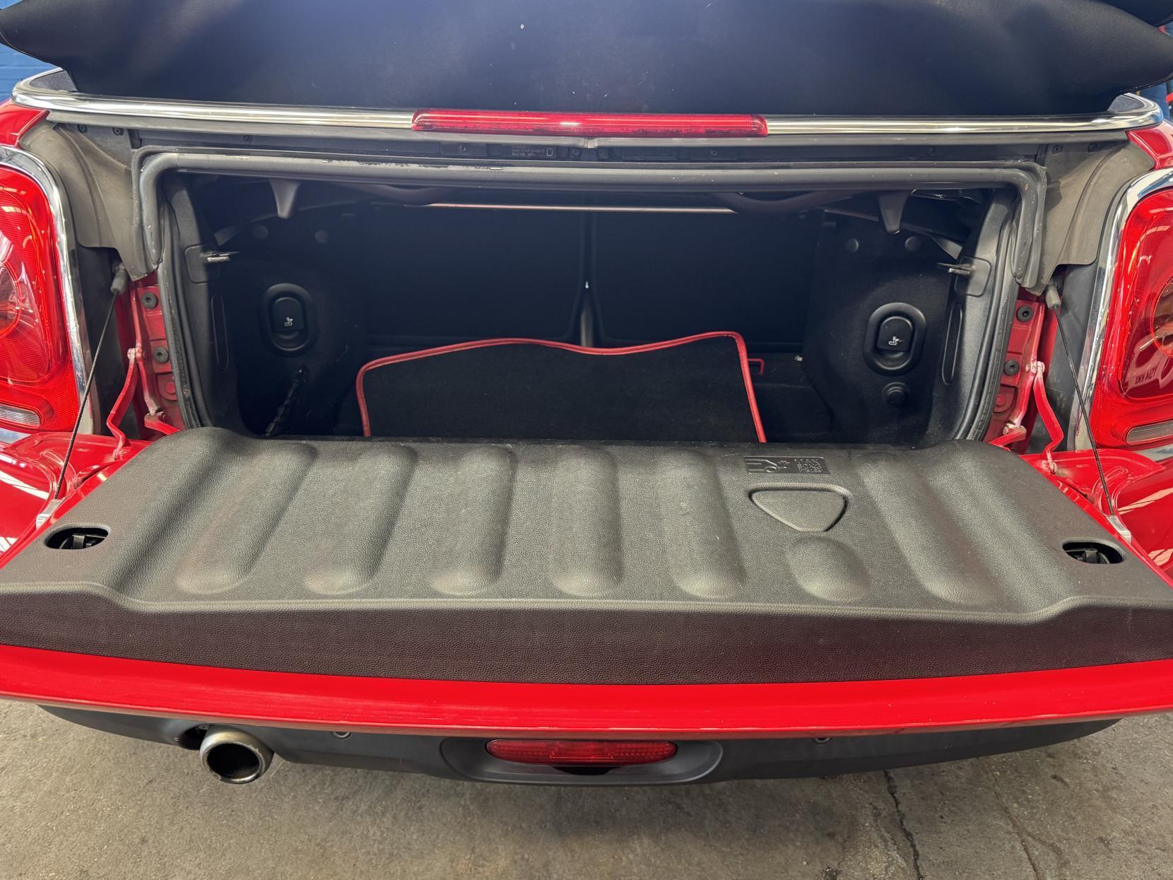 MINI Convertible - Image 16