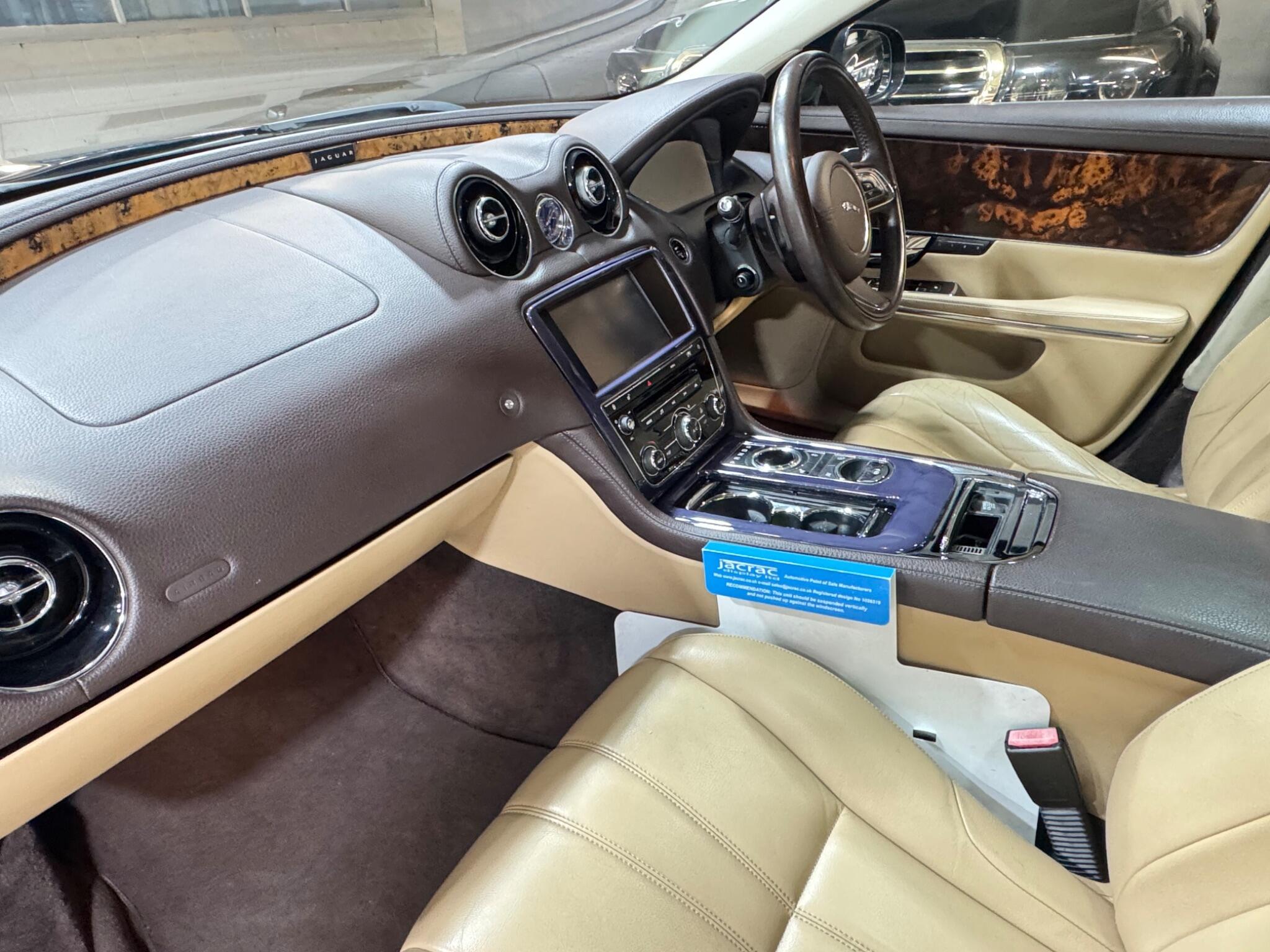 Jaguar XJ - Image 11