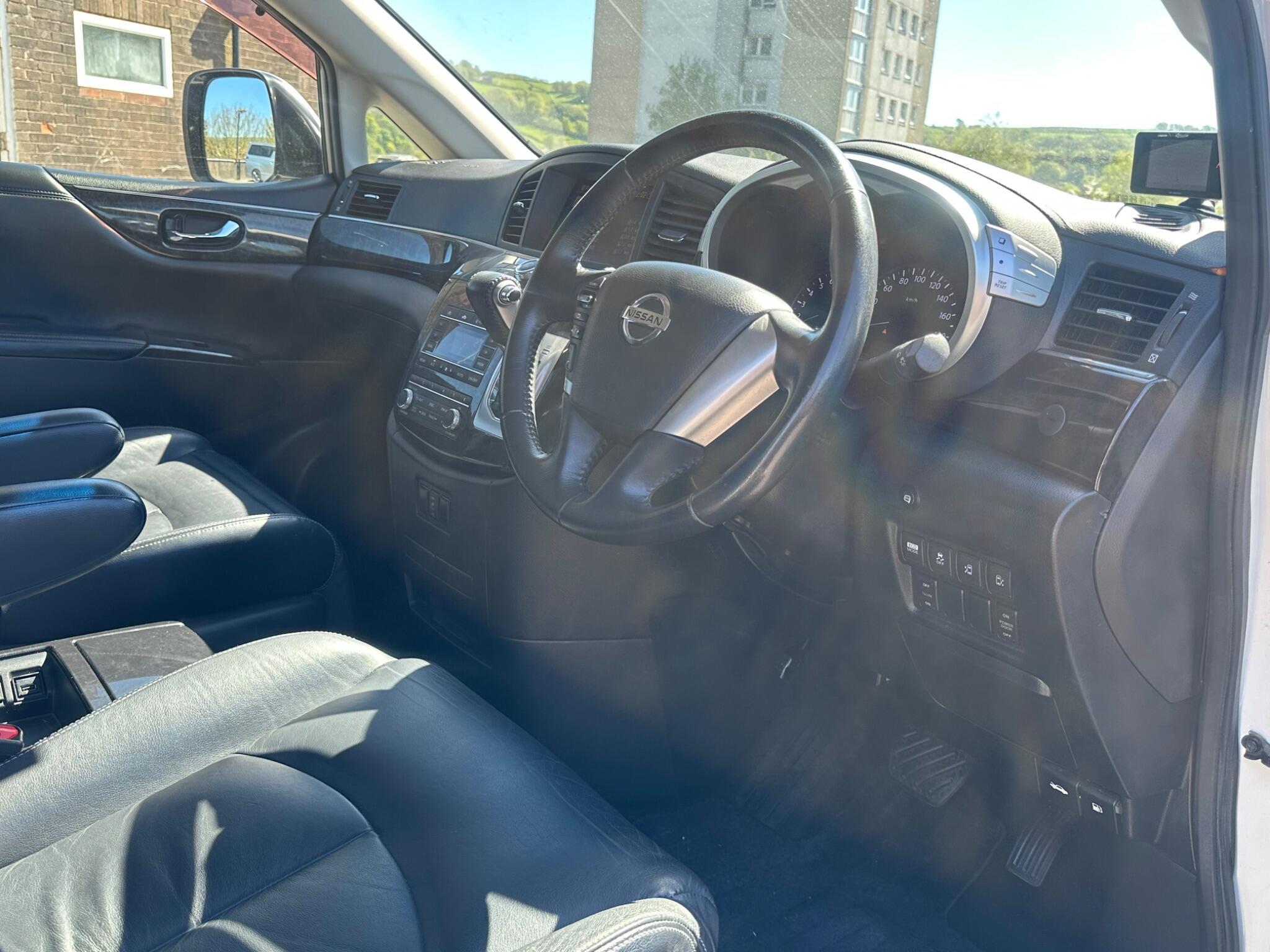 Nissan Elgrand - Image 6