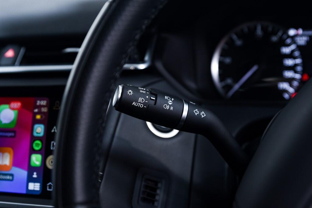 Land Rover Range Rover Velar - Image 28