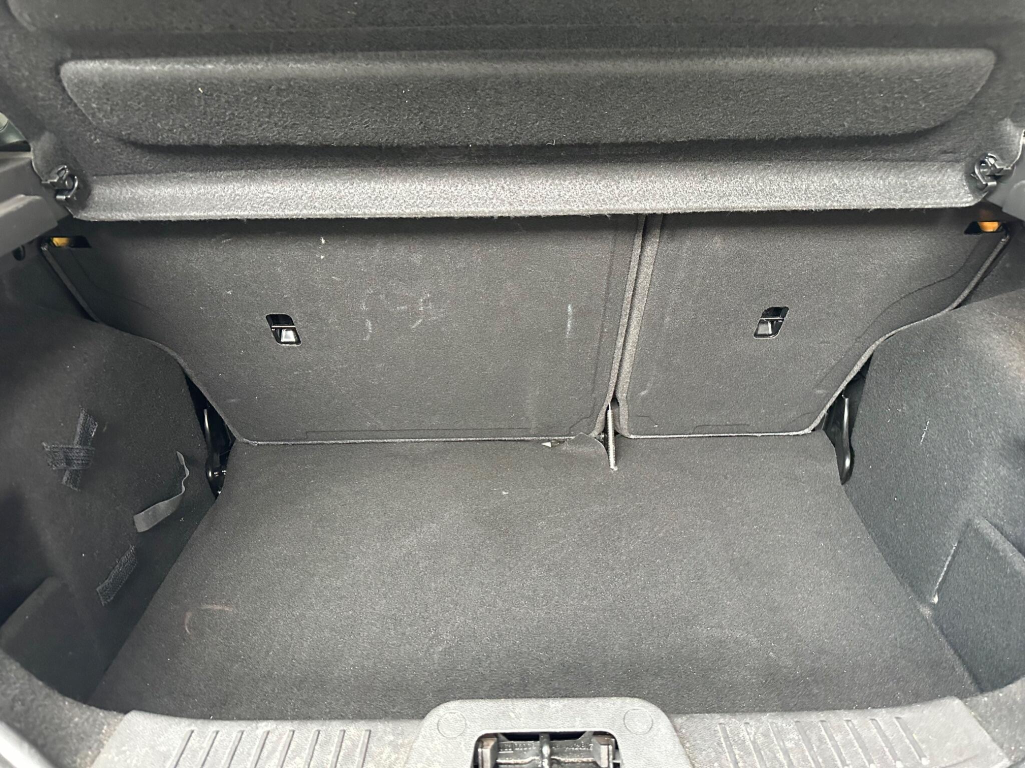 Ford Fiesta - Image 17