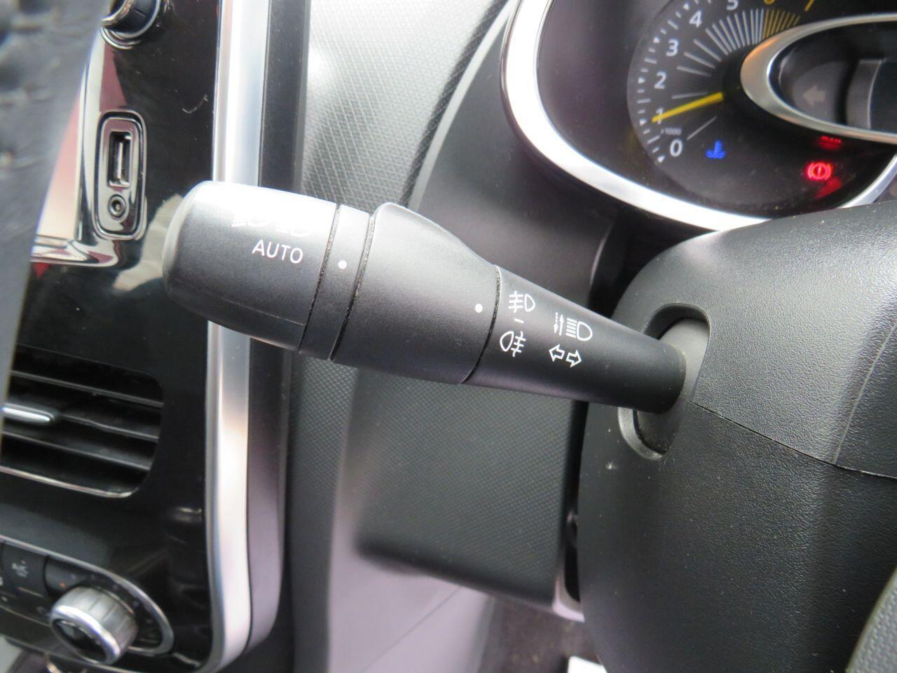 Renault Clio - Image 18