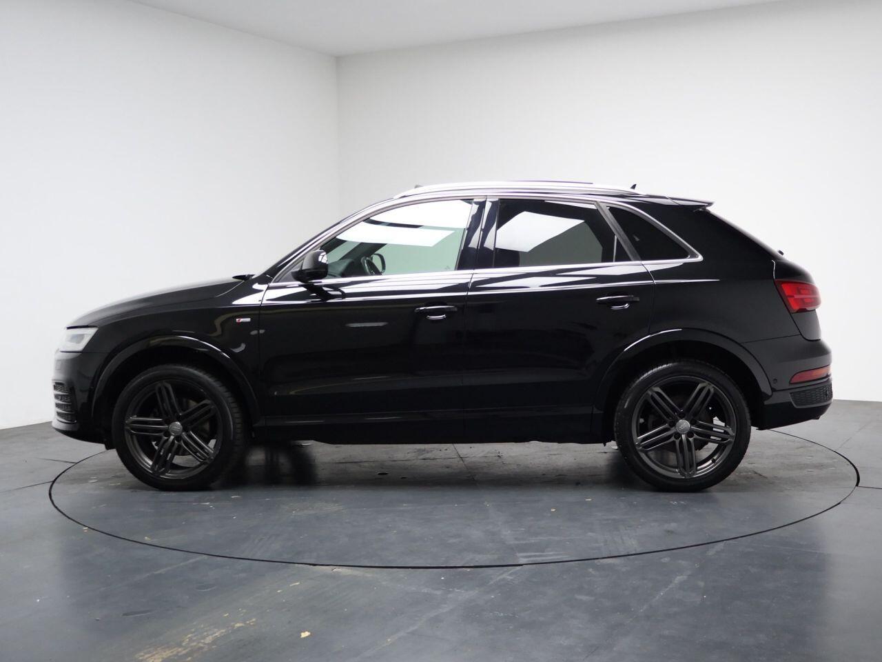 Audi Q3 - Image 6