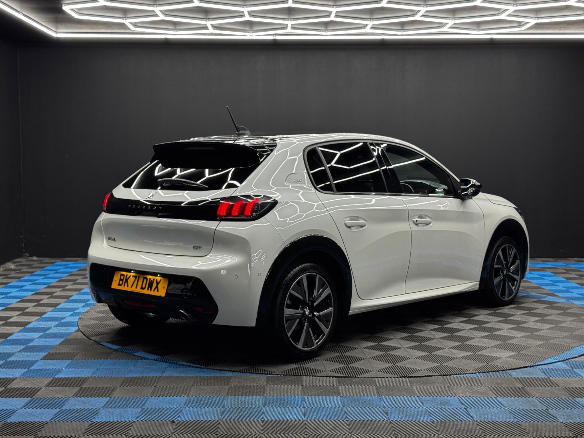 Peugeot 208 - Image 5
