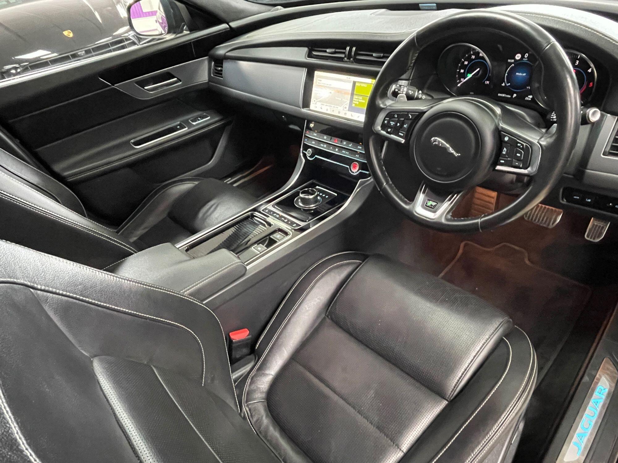 Jaguar XF - Image 22
