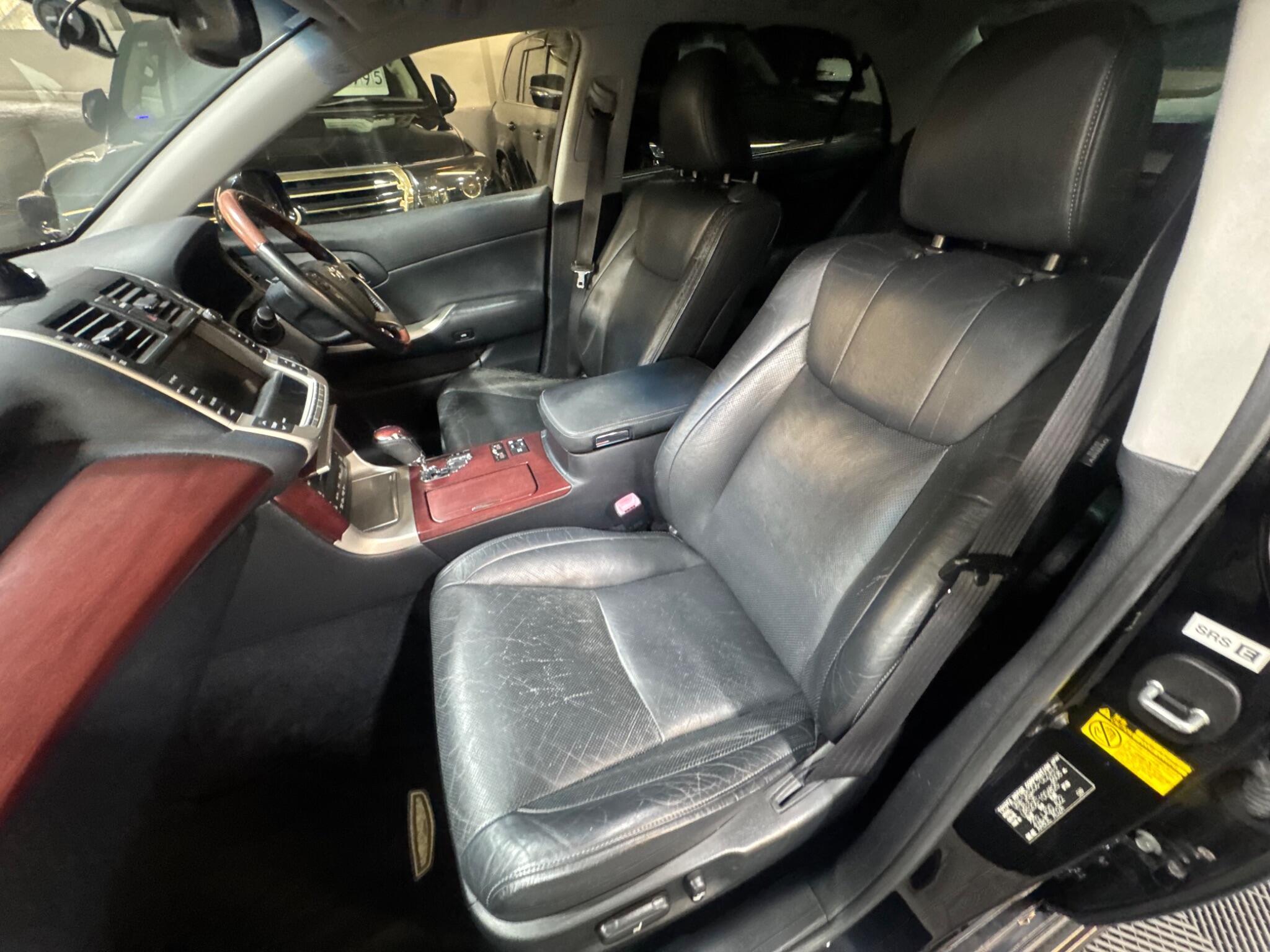 Toyota CROWN - Image 10