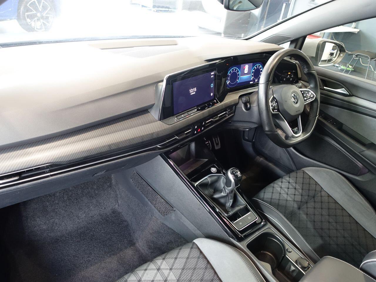 Volkswagen Golf - Image 11