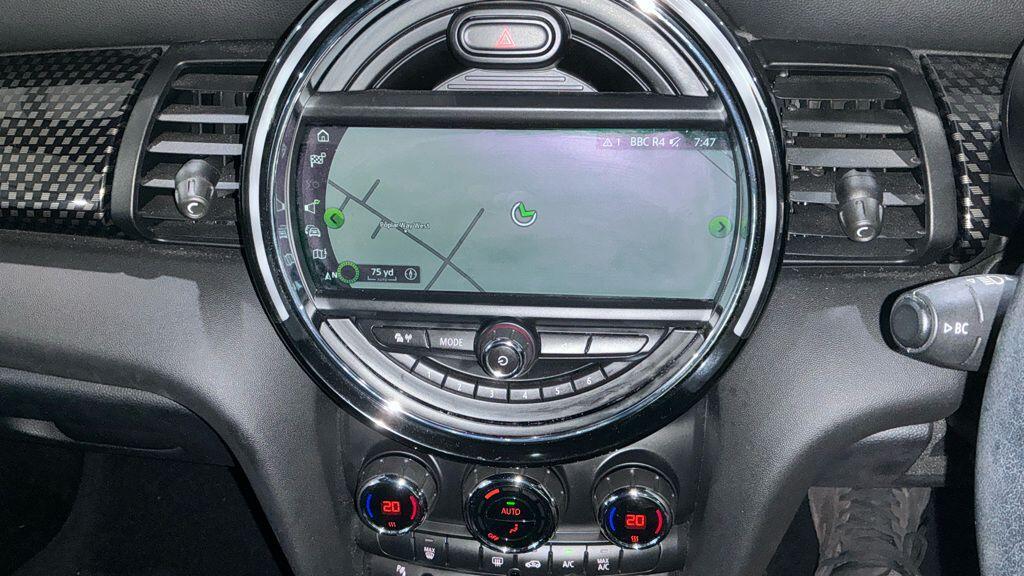MINI Hatch - Image 2